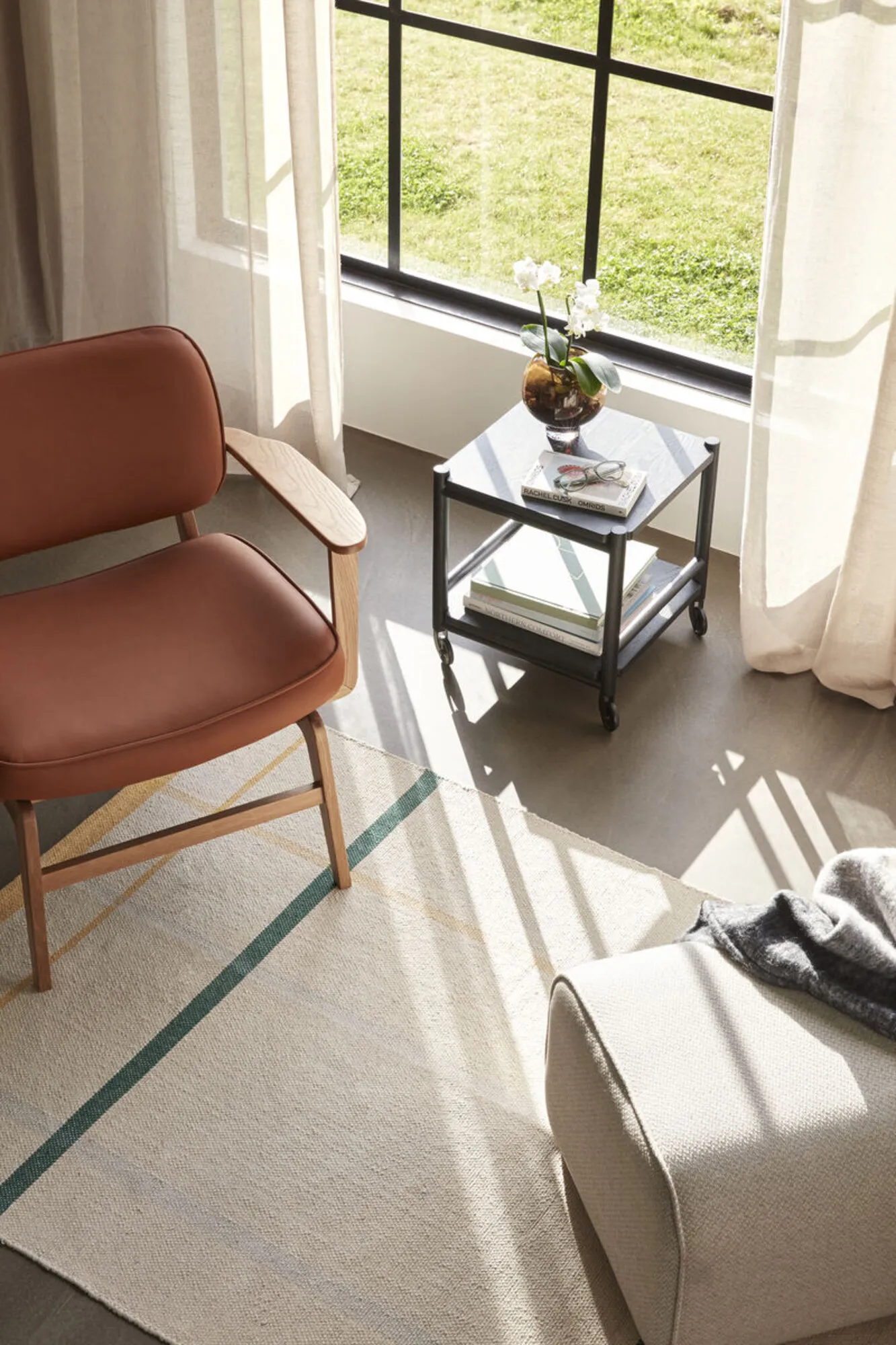 Haze - Loungestol i natur/brun microfiber/egetræ, produktbillede 5 af 5, Lænestole hos HomeNordic