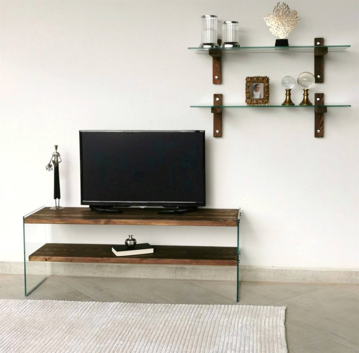 NORDVÄRK TV105 TV-bord, m. 2 væghylder og 1 hylde, produktbillede 6 af 9, TV-borde hos HomeNordic