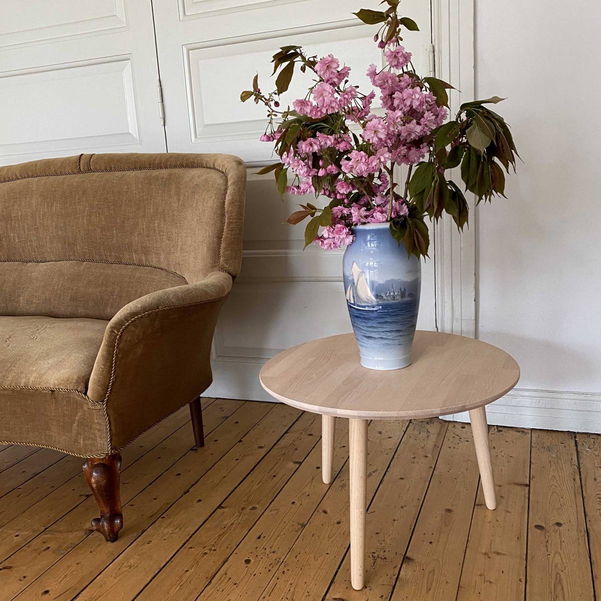 CT 10 - Sofabord i massiv bøg og diameter 50 cm, Nordisk design hos HomeNordic