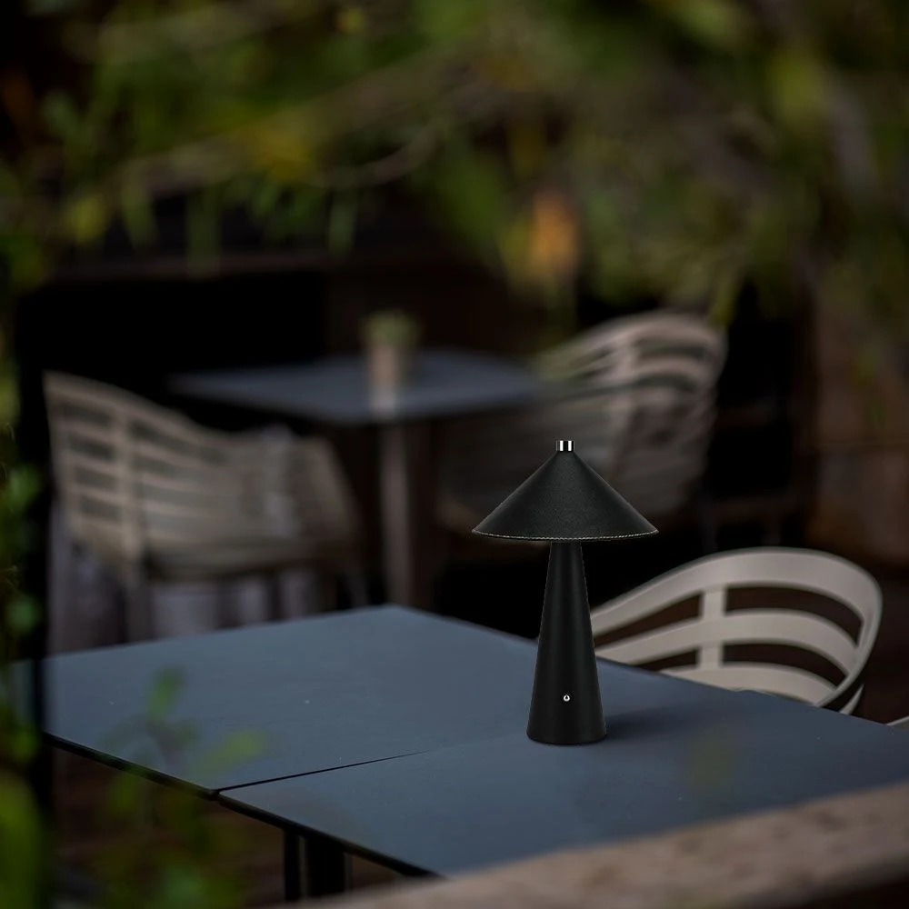 3W genopladelig LED bordlampe med touch dæmp, Bordlamper hos HomeNordic