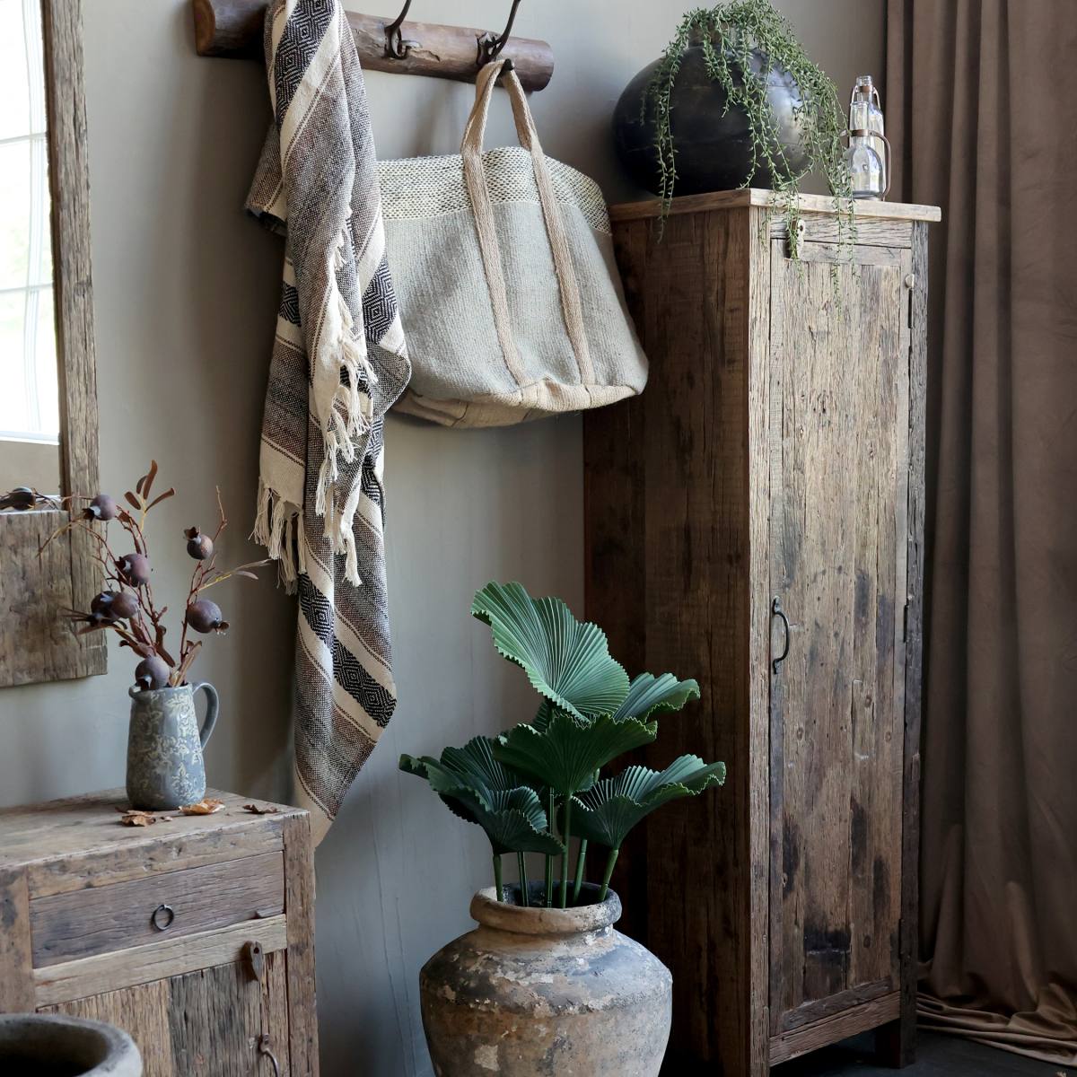 CHIC ANTIQUE GRIMAUD SKAB / 1 LÅGE /3 HYLDER, produktbillede 3 af 7, Vitrineskabe hos HomeNordic