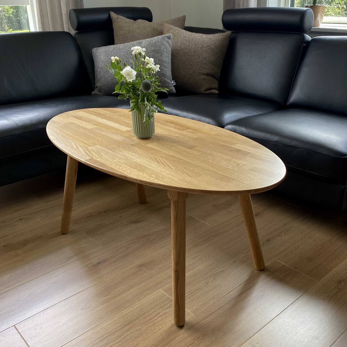CT 10 - Elipseformet sofabord i massiv egetræ, Nordisk design hos HomeNordic