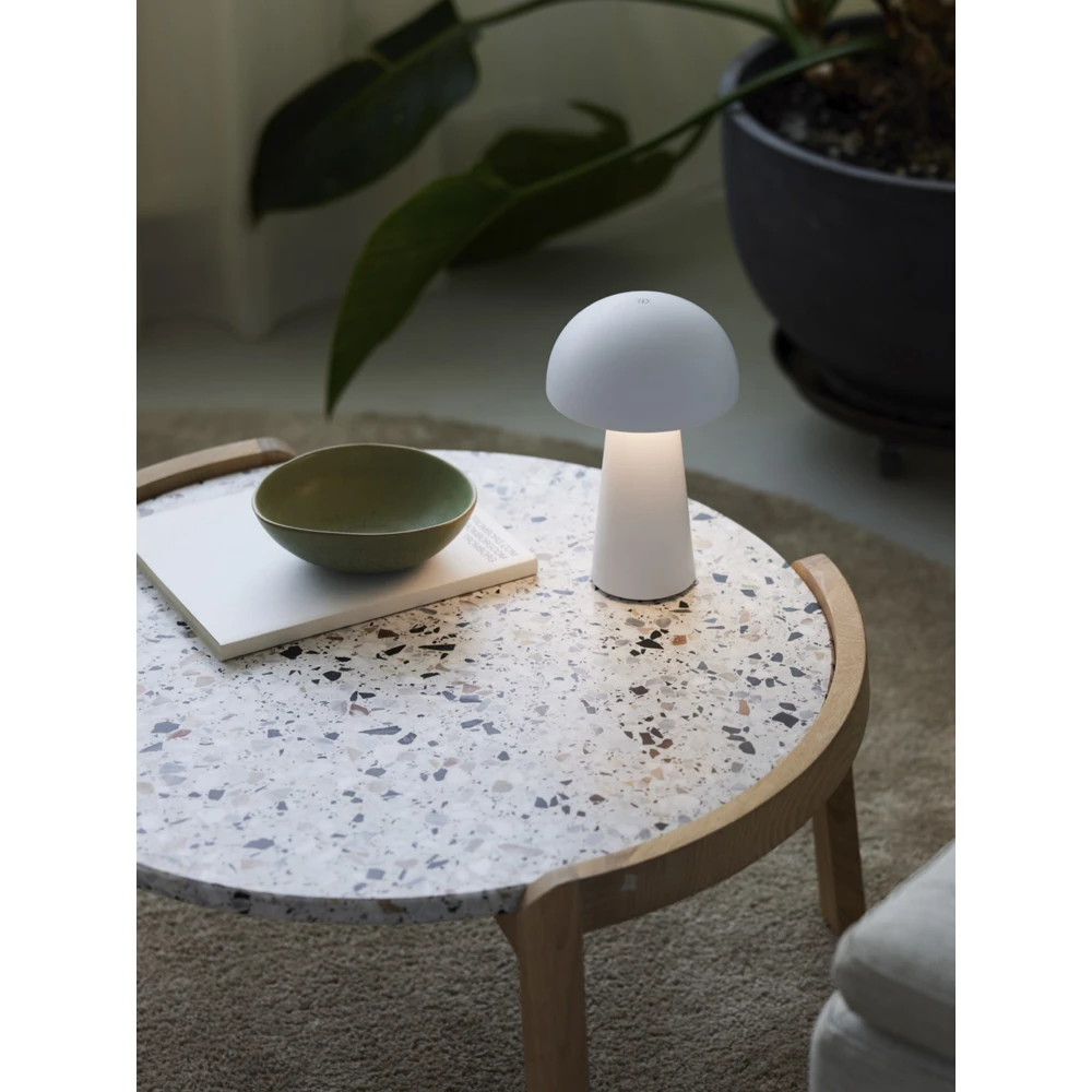 Move Me Genopladelig LED Bordlampe IP44 i, Bordlamper hos HomeNordic