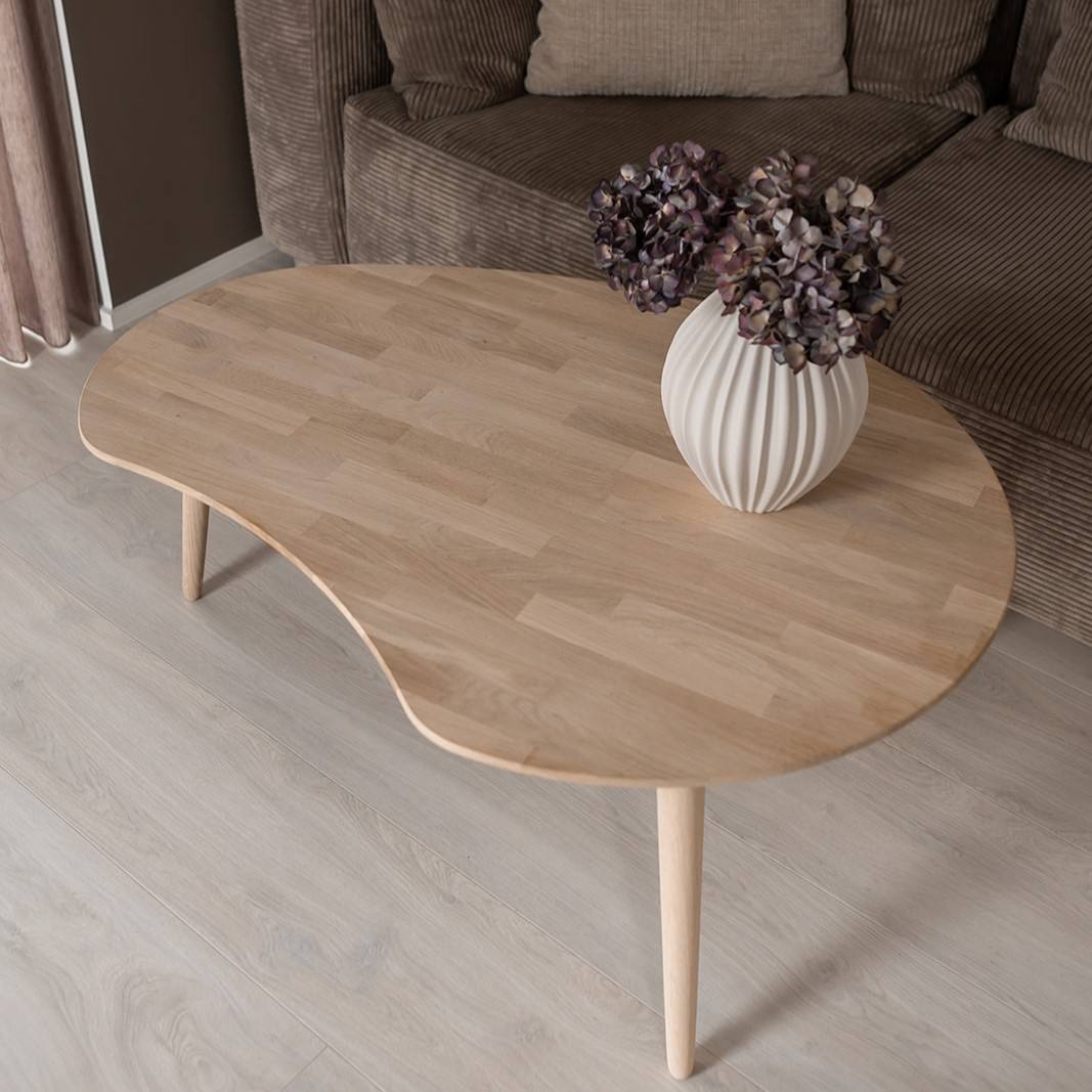 CT 10 - Sofabord i massiv eg med paletform og størrelse 89 x 66 cm, Nordisk design hos HomeNordic