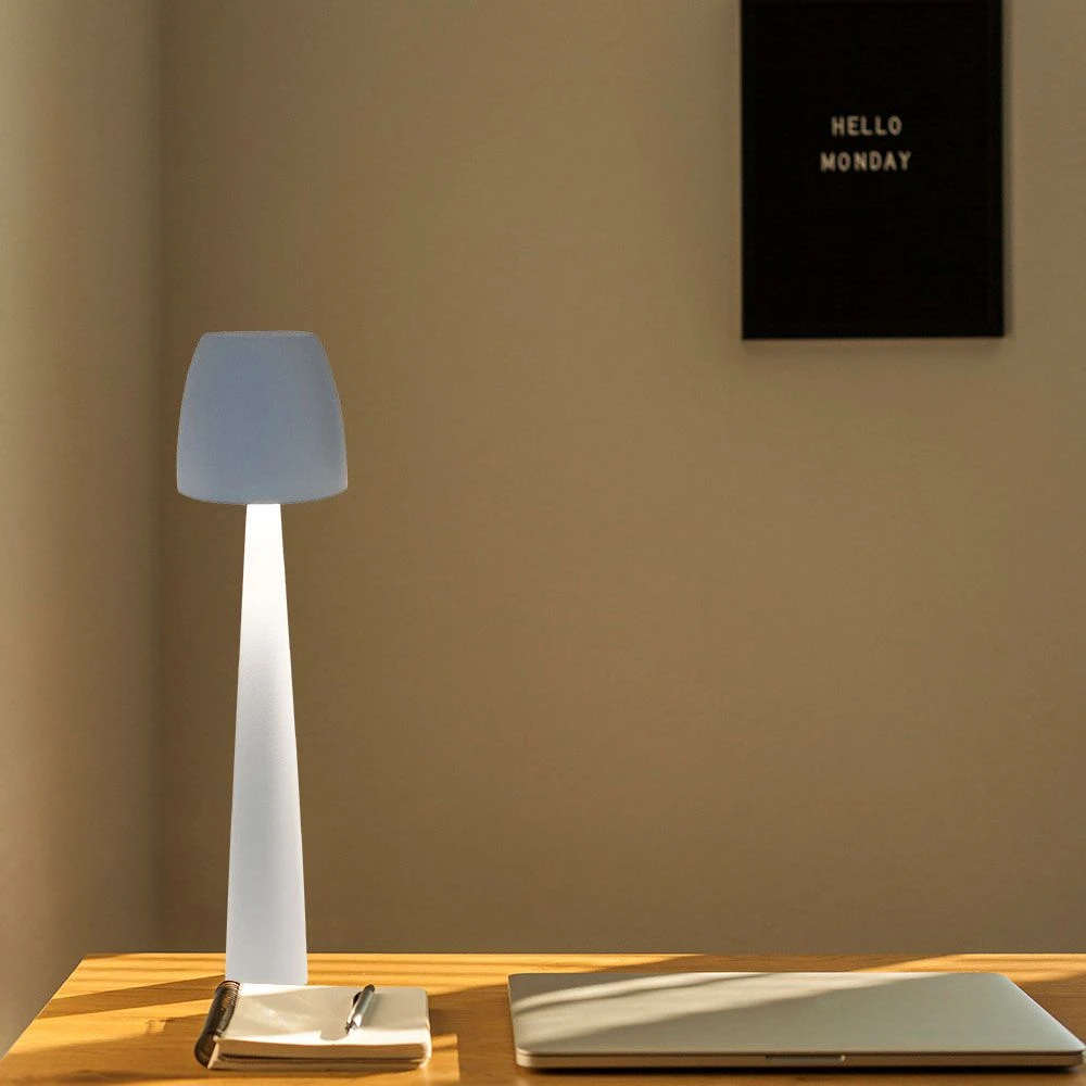2W-3W genopladelig LED bordlampe, Bordlamper hos HomeNordic