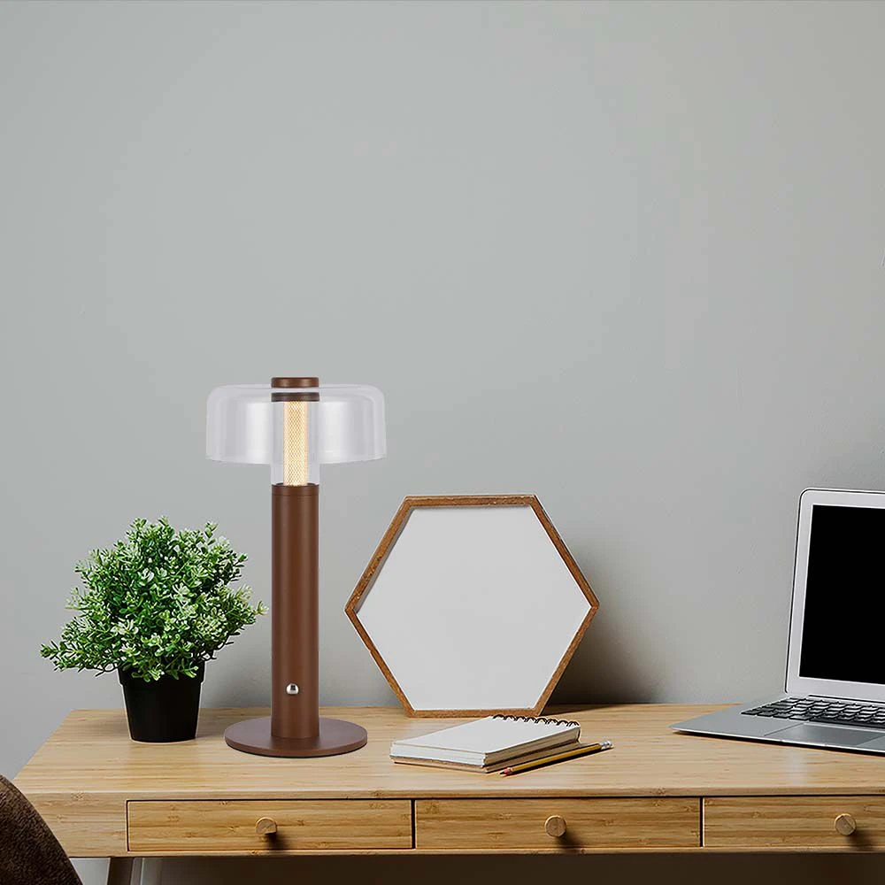 1W genopladelig LED bordlampe, sandbrun, Bordlamper hos HomeNordic