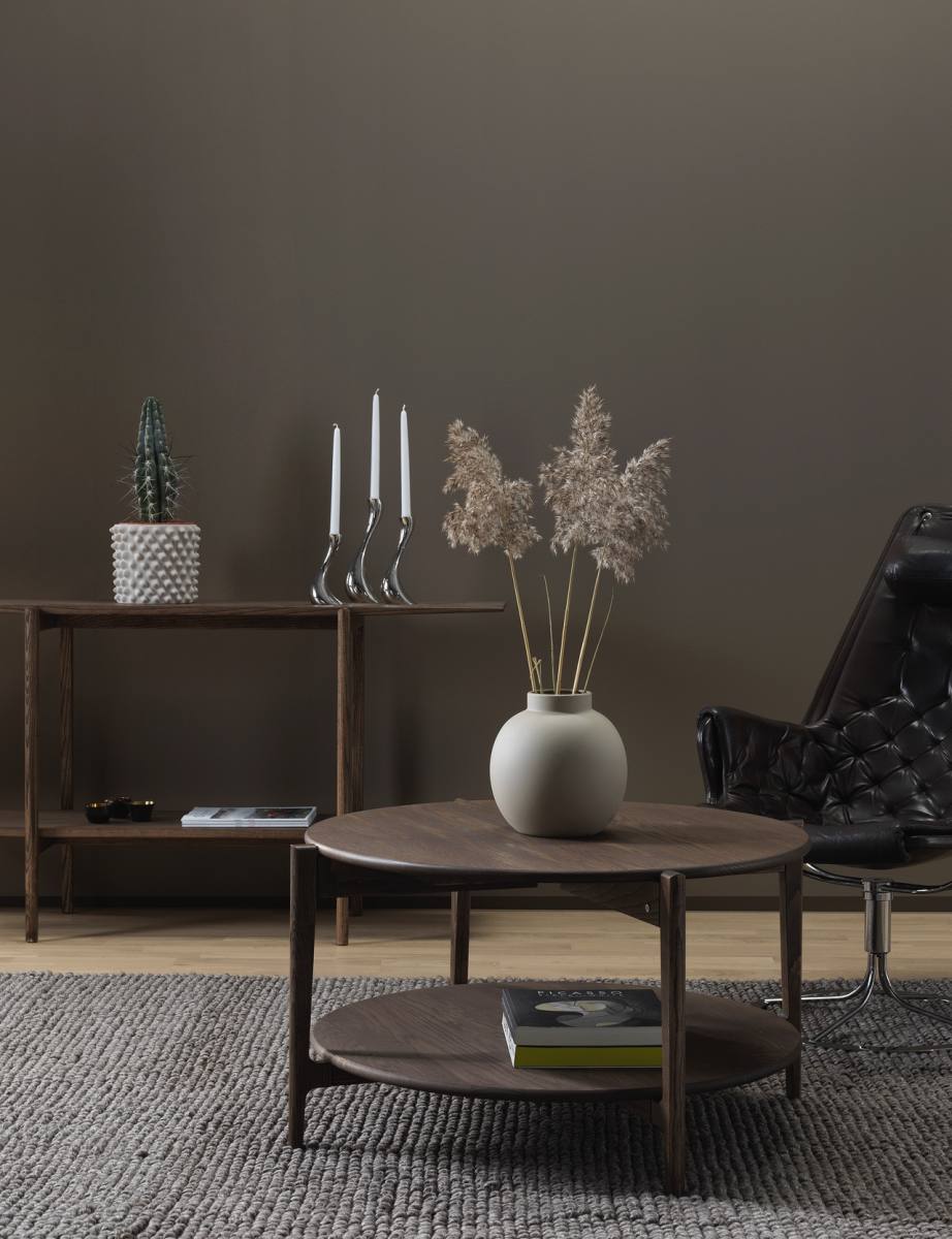 Vasa - Rundt sofabord med hylde i massiv ask og fire forskellige, produktbillede 3 af 6, Nordisk design hos HomeNordic