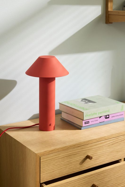 HÜBSCH TOWER BORDLAMPE RØD, produktbillede 2 af 3, Bordlamper hos HomeNordic