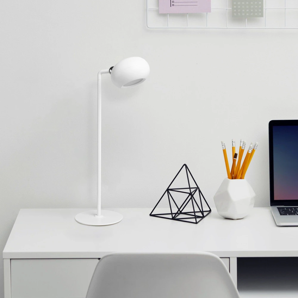 3W genopladelig LED skrivebordslampe, Skriveborde hos HomeNordic