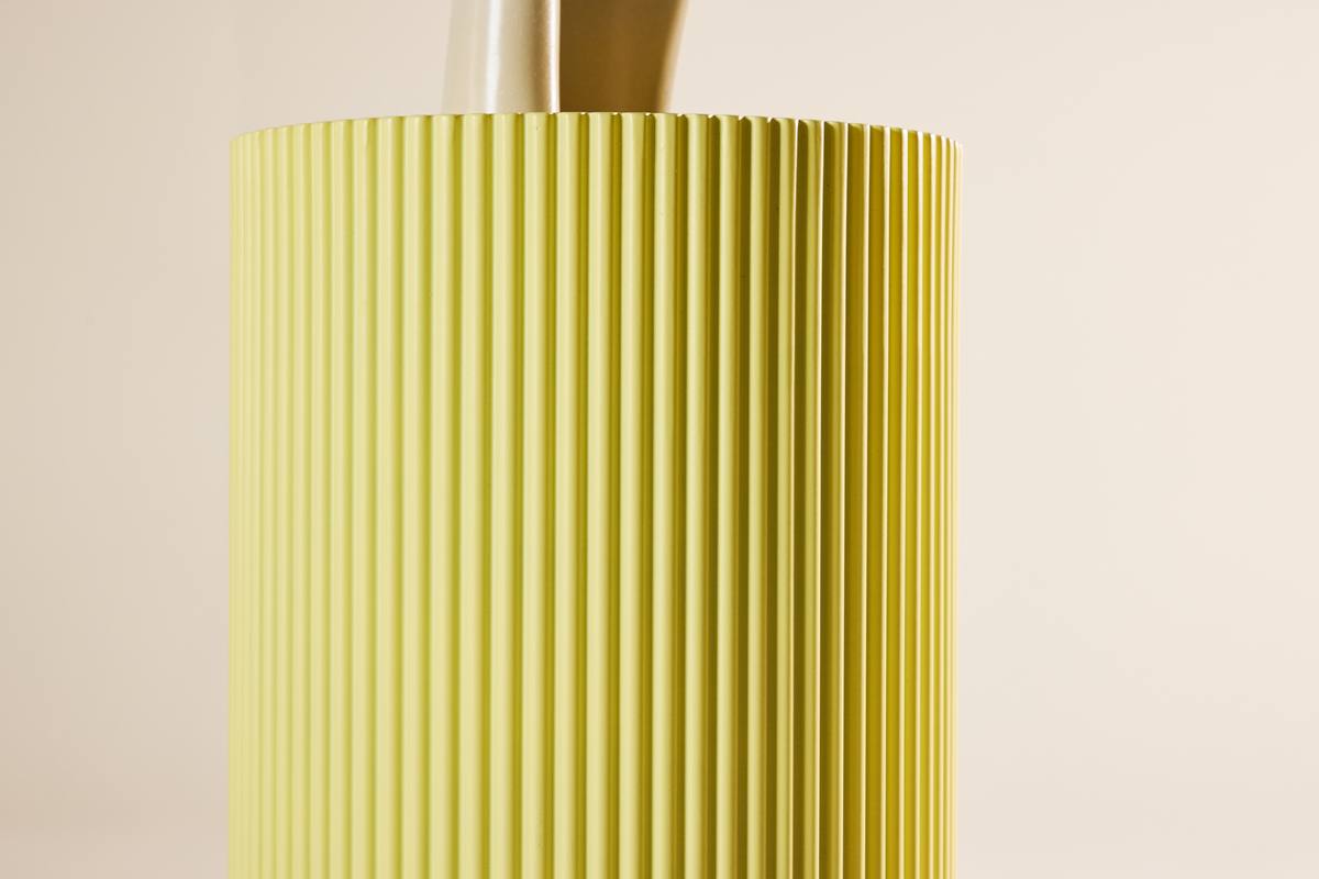 Luups - Sidebord/blomstersøjle i lysegul MDF, diameter 30,5 cm., produktbillede 4 af 5, Moderne designs hos HomeNordic