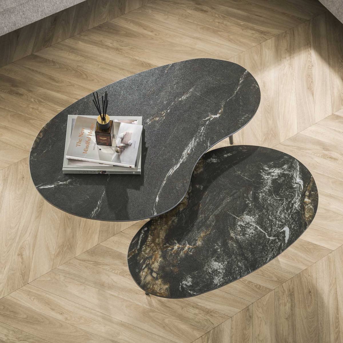 Forsa - Sofabordssæt med keramiske toppe i nyreform, produktbillede 2 af 5, Moderne designs hos HomeNordic