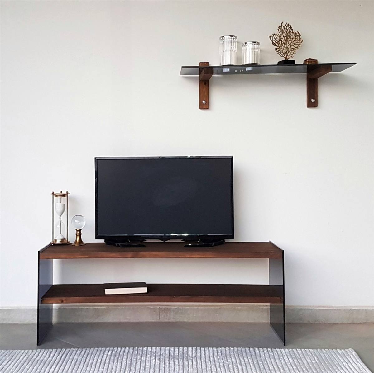 NORDVÄRK TV101 TV-bord, m. 1 væghylde og 1 hylde, produktbillede 6 af 10, TV-borde hos HomeNordic