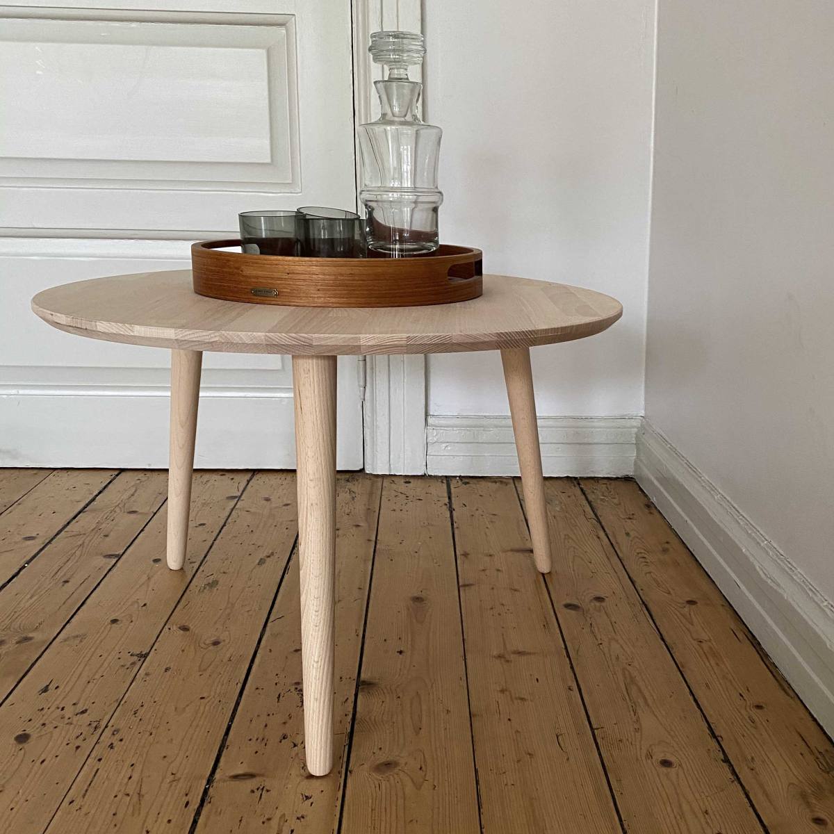 CT 10 - Sofabord i massiv bøg og diameter 80 cm, Nordisk design hos HomeNordic