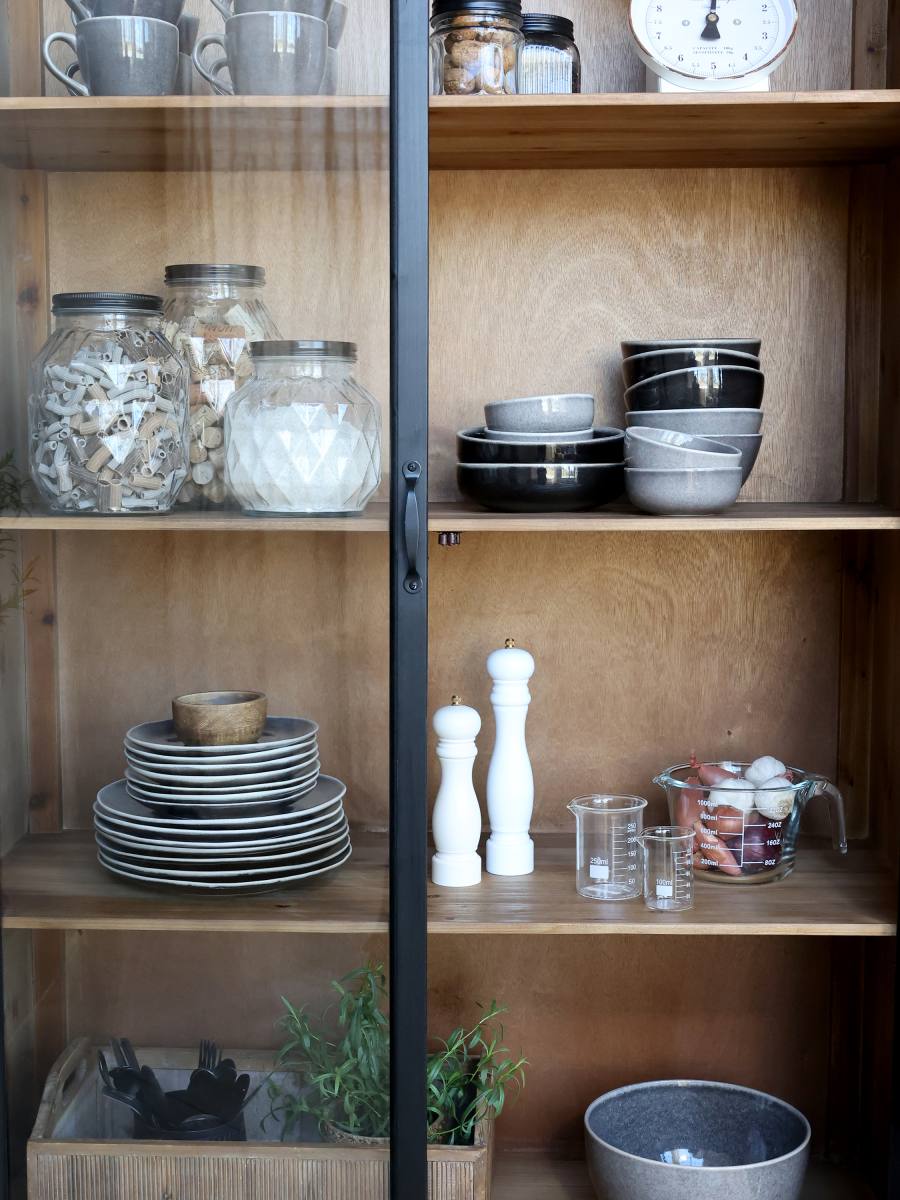 CHIC ANTIQUE VITRINESKAB M/GLASLÅGER/HYLDER, produktbillede 3 af 8, Vitrineskabe hos HomeNordic