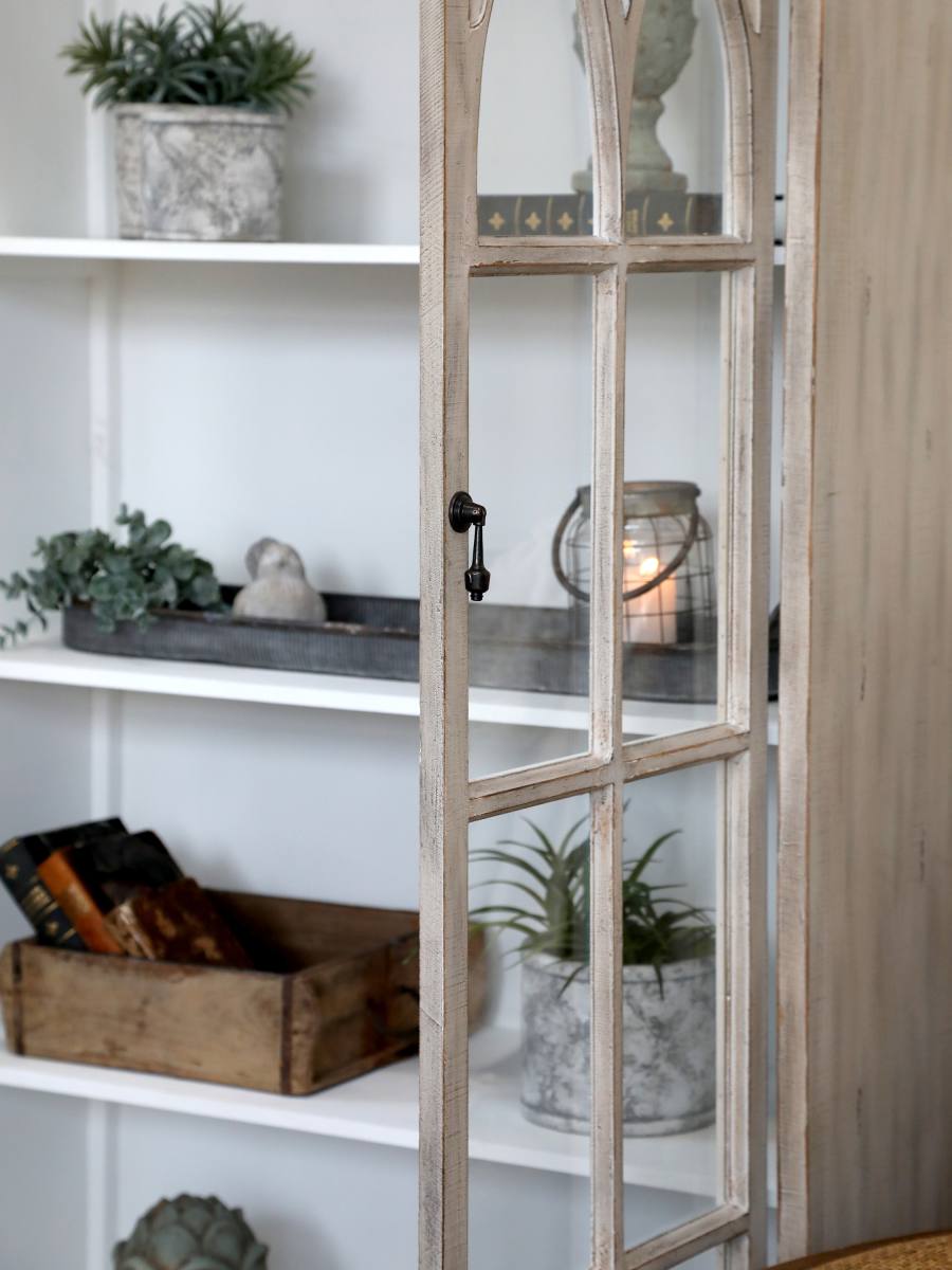 CHIC ANTIQUE VITRINESKAB M/BUEDE GLASLÅGET SAND, produktbillede 5 af 7, Vitrineskabe hos HomeNordic