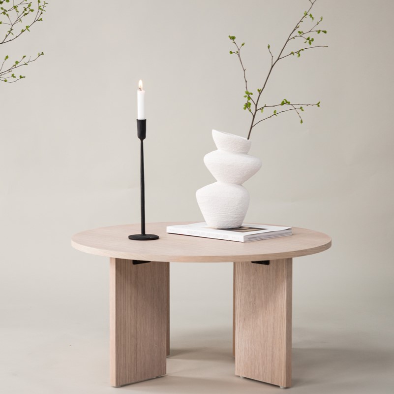 Atlas - Sofabord i lyst egefiner, diameter 80 cm., Moderne designs hos HomeNordic