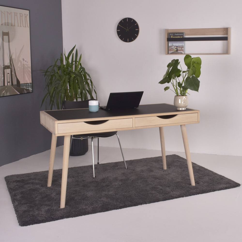 Kansas skrivebord i massiv eg med linoleum, Skriveborde hos HomeNordic