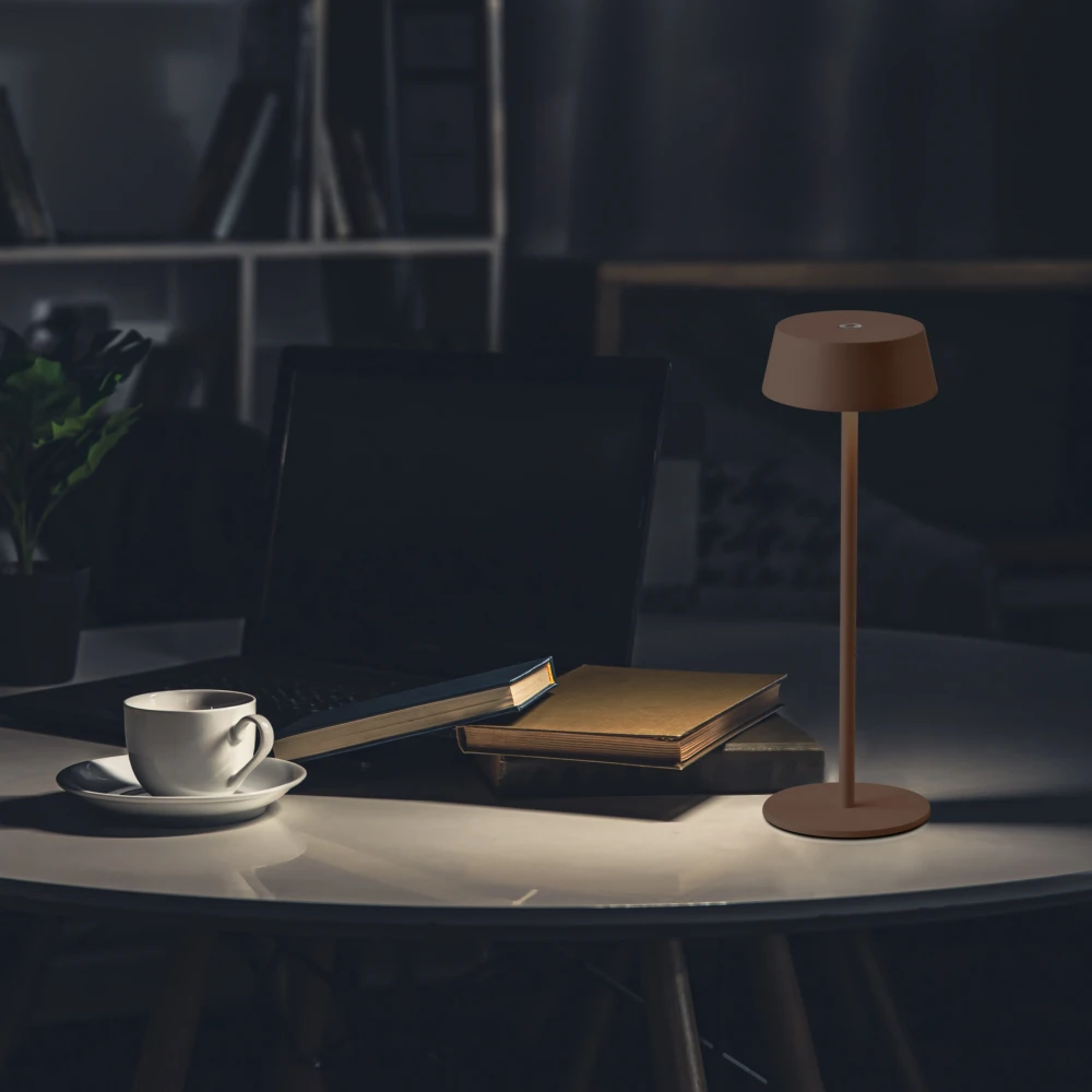 Opladelig LED bordlampe Inde/ude, Bordlamper hos HomeNordic