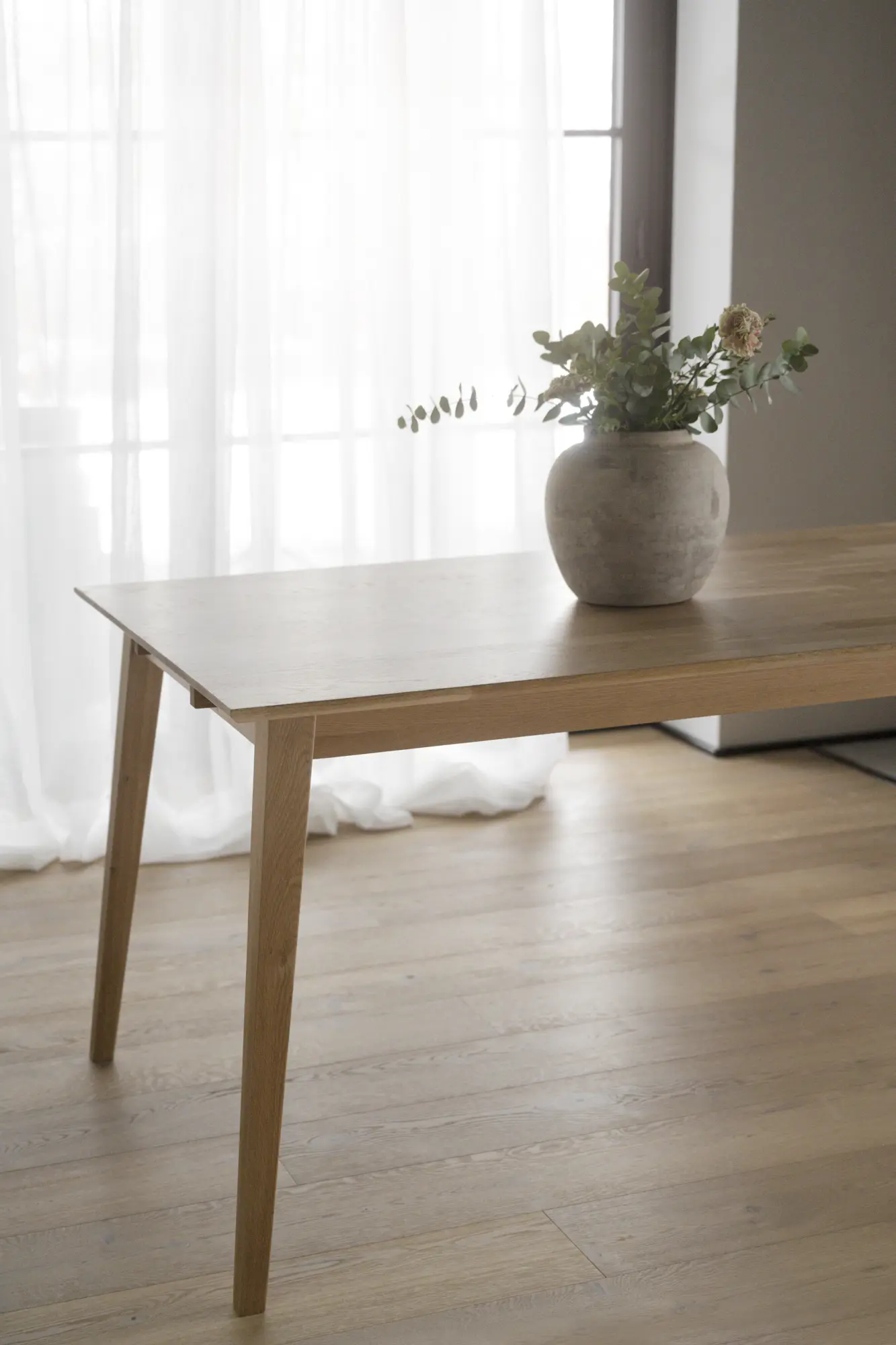 ROWICO Filippa spisebord, produktbillede 9 af 10, Spiseborde hos HomeNordic