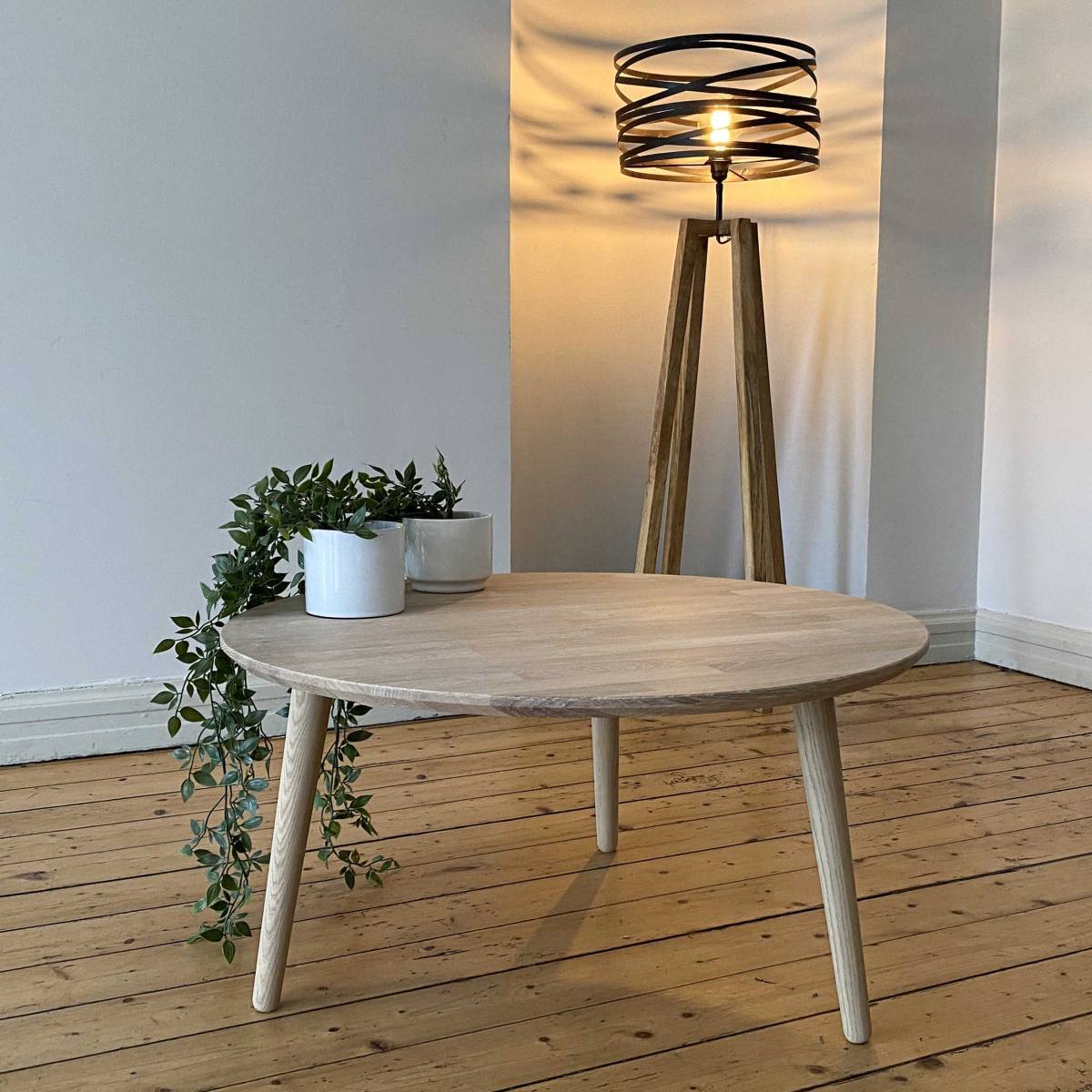 CT 10 - Sofabord i massiv eg og diameter 80 cm, Nordisk design hos HomeNordic
