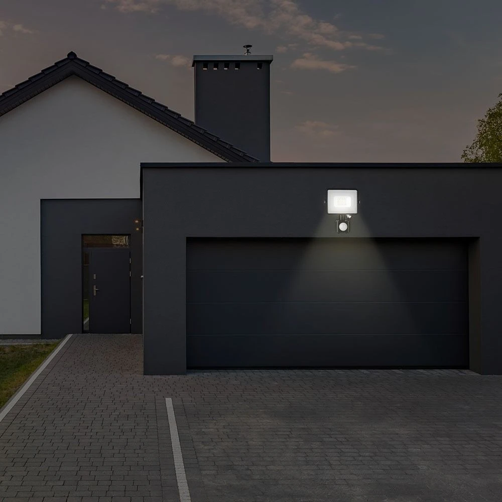 30W LED projektør med sensor, Projektører hos HomeNordic