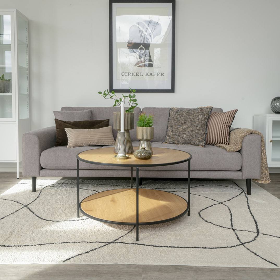 Zeta - Sofabord i egetræslook med hylde, Moderne designs hos HomeNordic