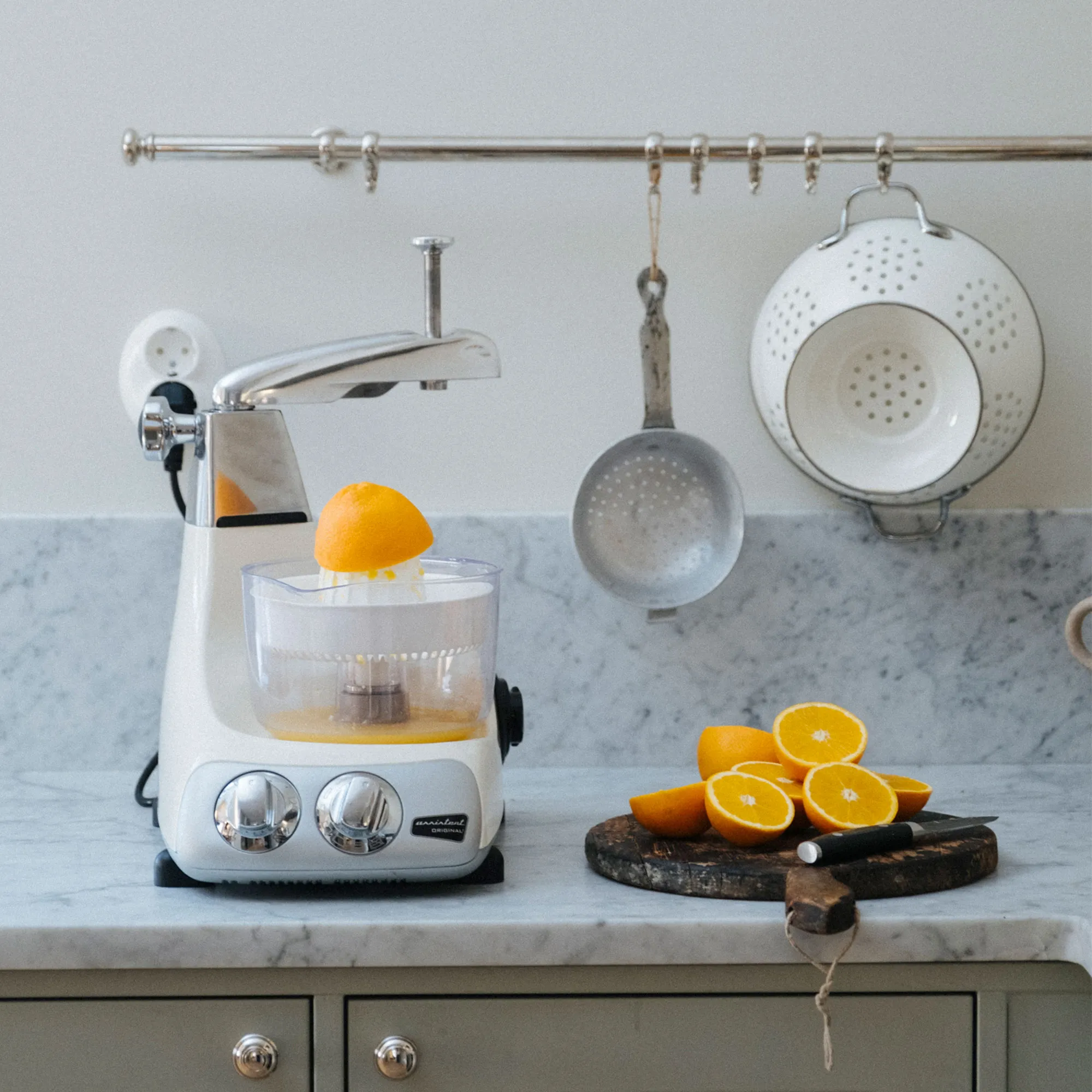 Assistent AKM6230 + mixerkande & citruspresser, mineral white, produktbillede 6 af 6, Røremaskiner hos HomeNordic