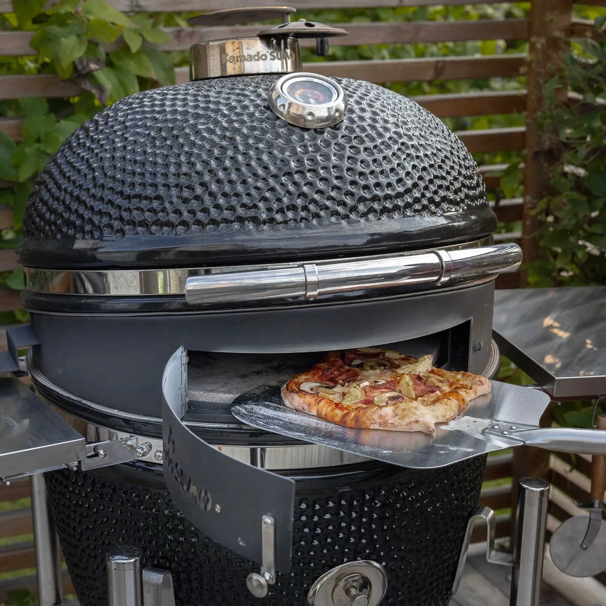 Maxi kulgrill, grøn + grillmesterens rotisserie og pizzaovn, produktbillede 4 af 6 hos HomeNordic