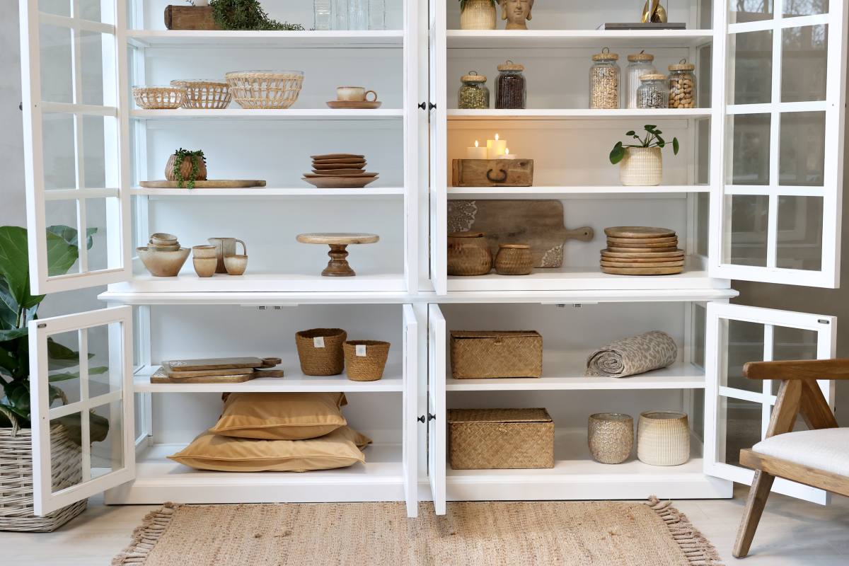 CHIC ANTIQUE MARSEILLE VITRINESKAB M/8 LÅGER HVID, produktbillede 10 af 15, Vitrineskabe hos HomeNordic