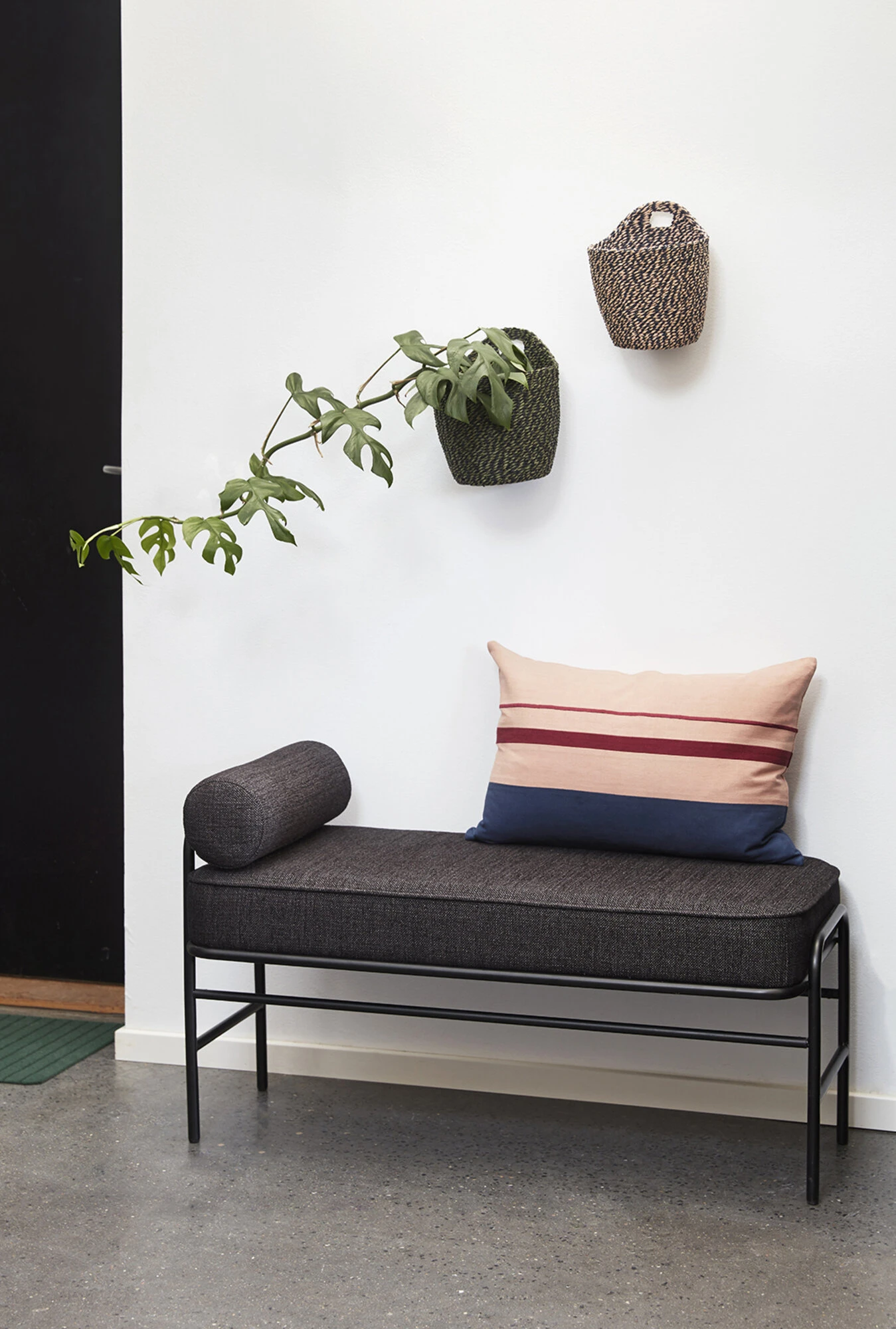 Nook - Kurv, i Lyserød/sort Papirsnor, produktbillede 2 af 2, Kurve hos HomeNordic