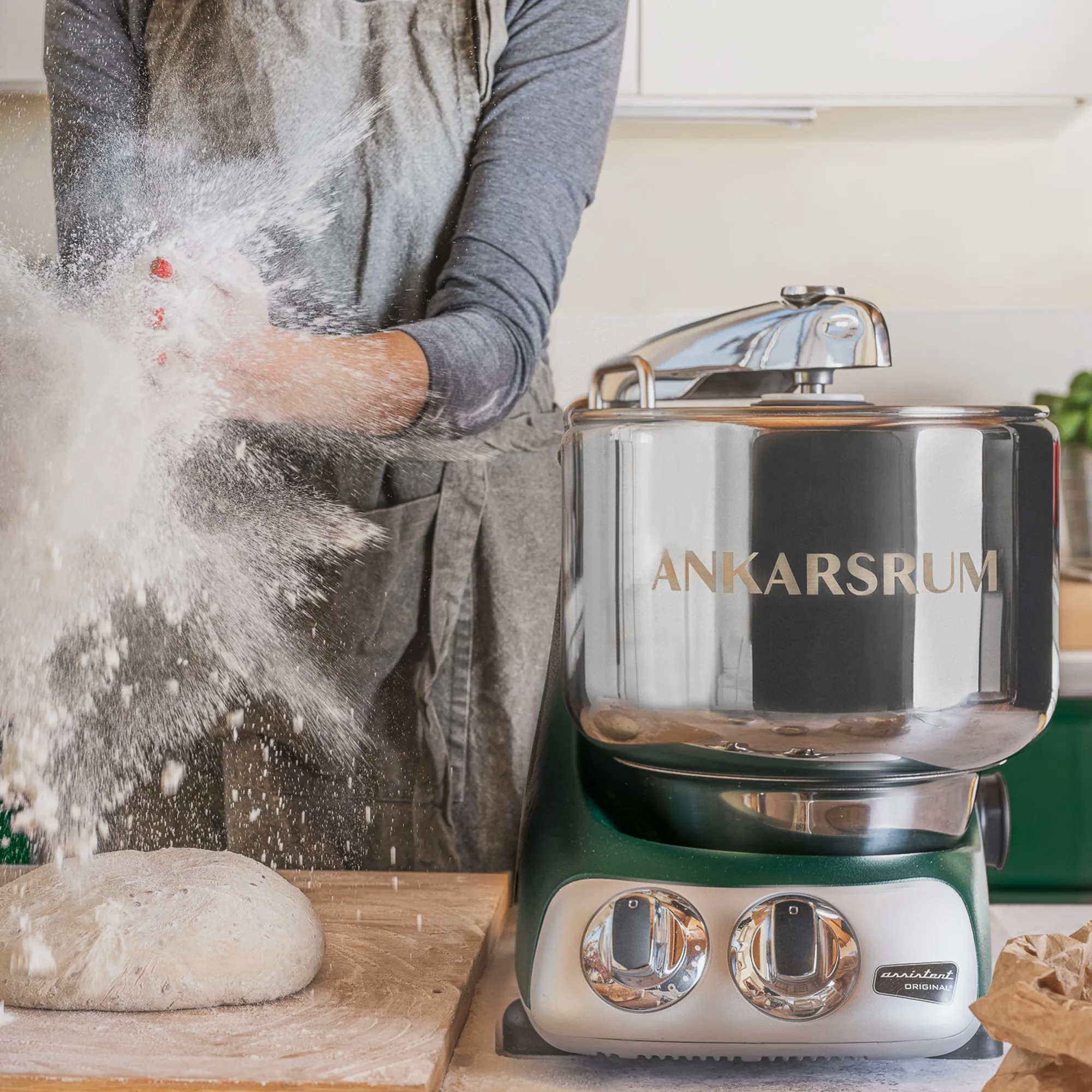 AKM 6230 køkkenmaskine + deluxe pakke, forest green, produktbillede 3 af 5, Røremaskiner hos HomeNordic