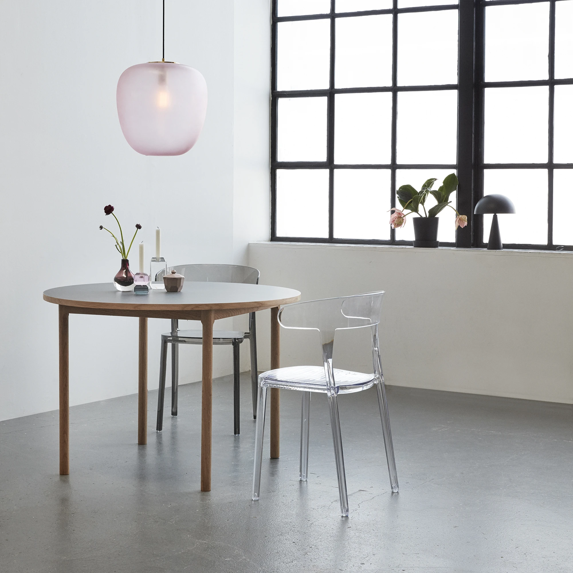 Mush - Lille Sort Bordlampe, produktbillede 2 af 2, Bordlamper hos HomeNordic