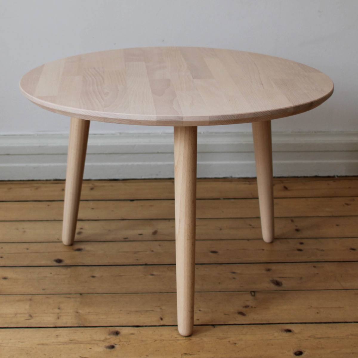 CT 10 - Sofabord i massiv eg og diameter 50 cm, Nordisk design hos HomeNordic
