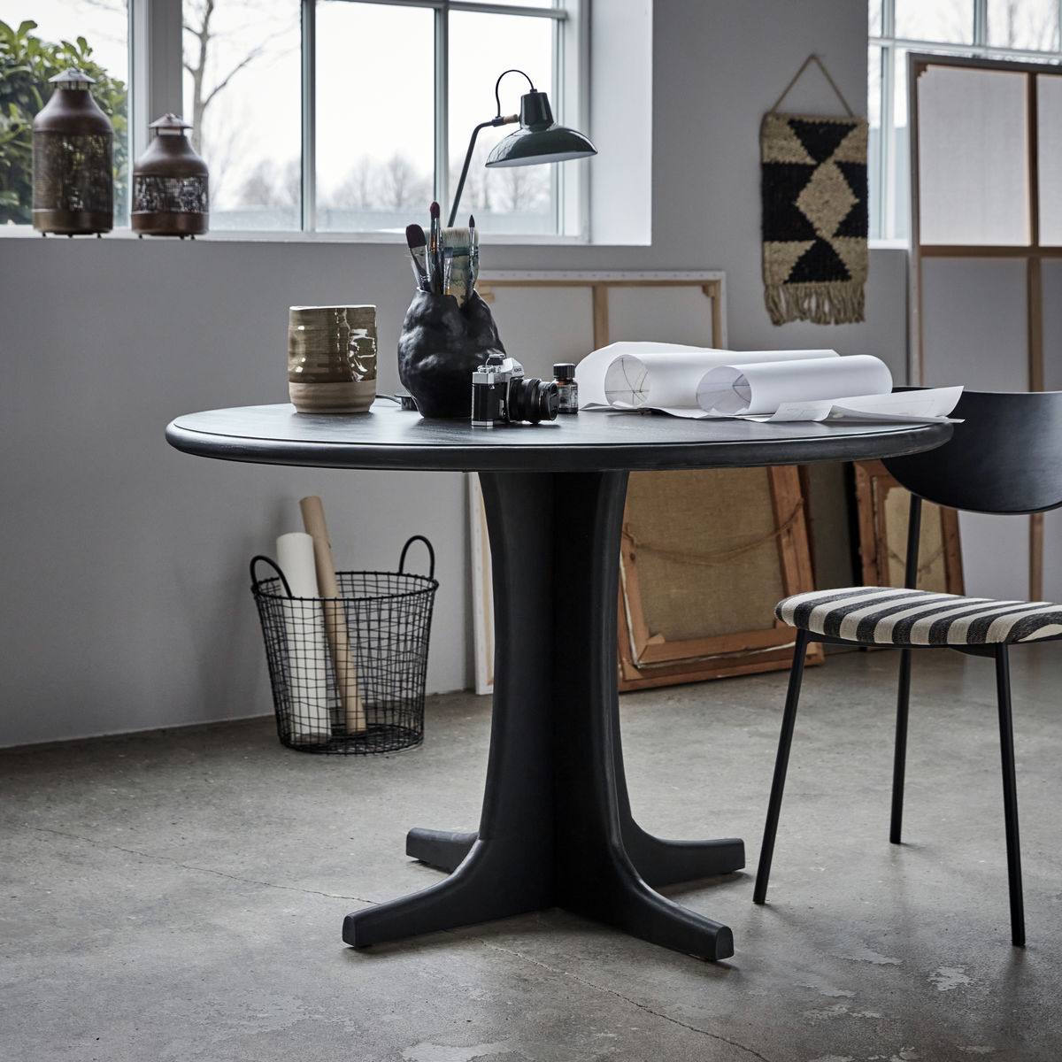 HOUSE DOCTOR SHAKER BORD SORT, produktbillede 3 af 4, Spiseborde hos HomeNordic
