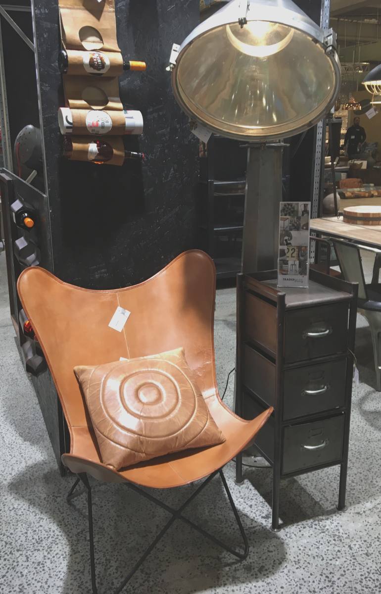 TRADEMARK LIVING KABINET M/RÅT DESIGN, produktbillede 2 af 2, Sideborde hos HomeNordic