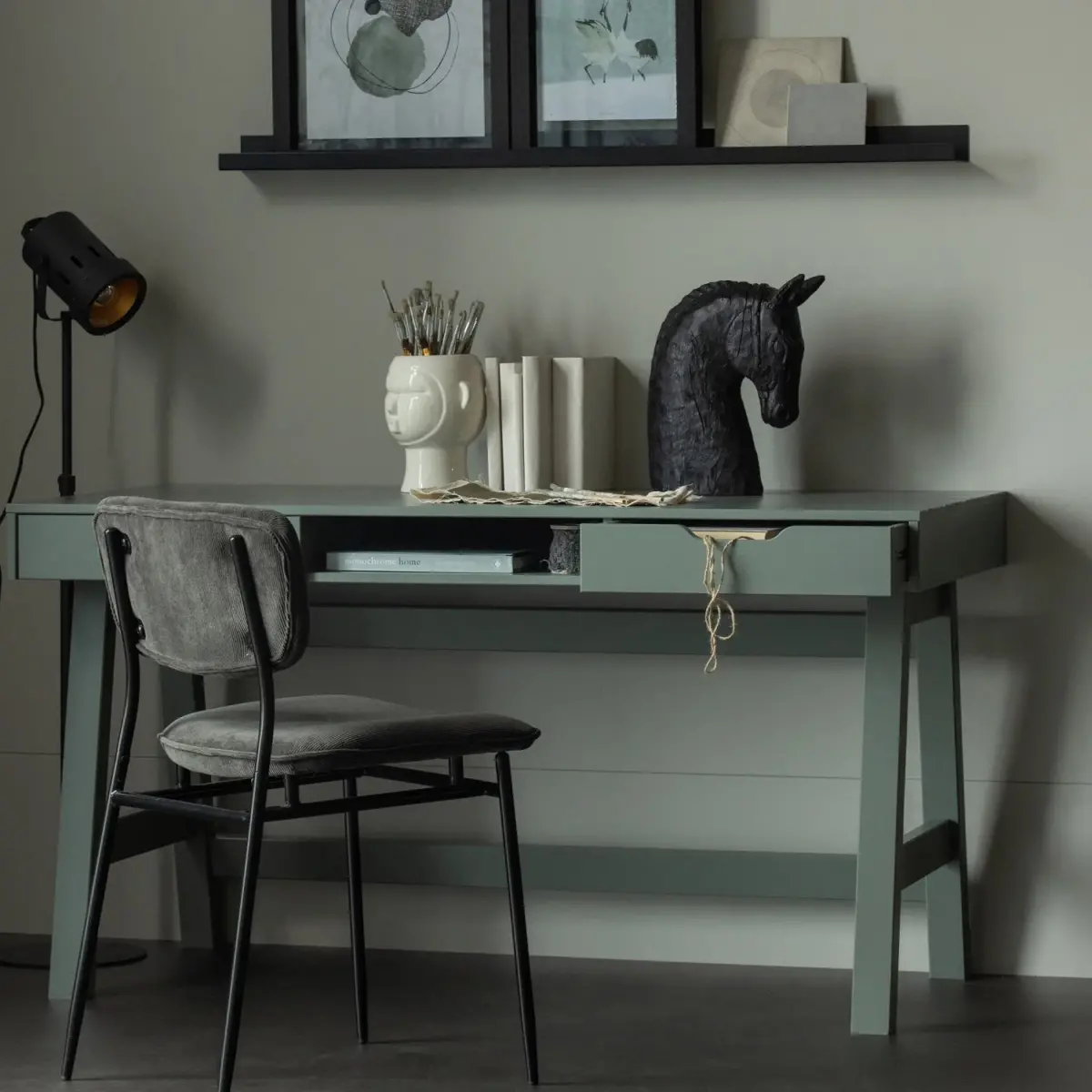 WOOOD - Nikki Skrivebord Fyrretræ Jade Green FSC 75x140x62 cm, produktbillede 2 af 11, Skriveborde hos HomeNordic