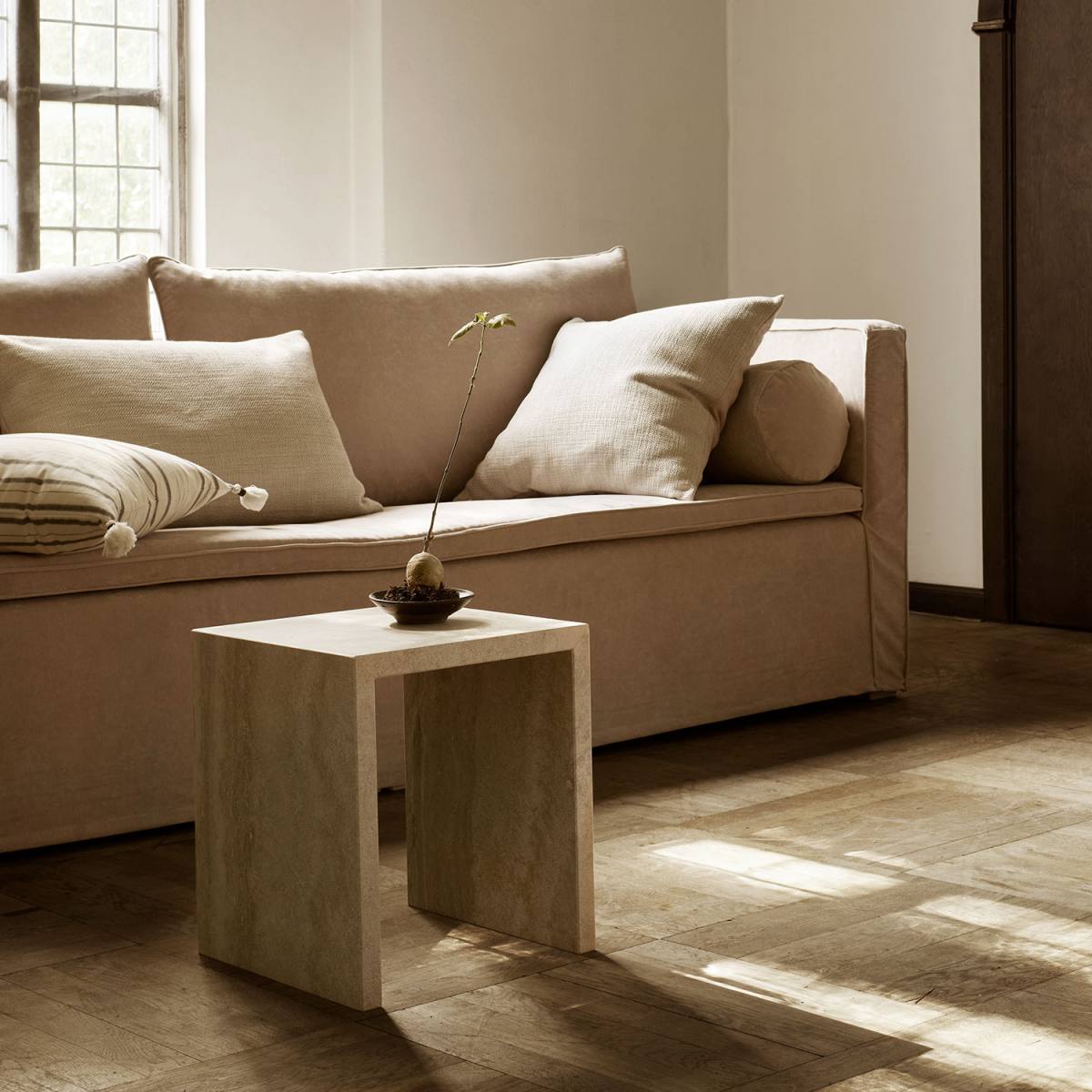 TINE K HOME BORD TRAVERTIN BRUN, produktbillede 3 af 5, Sideborde hos HomeNordic