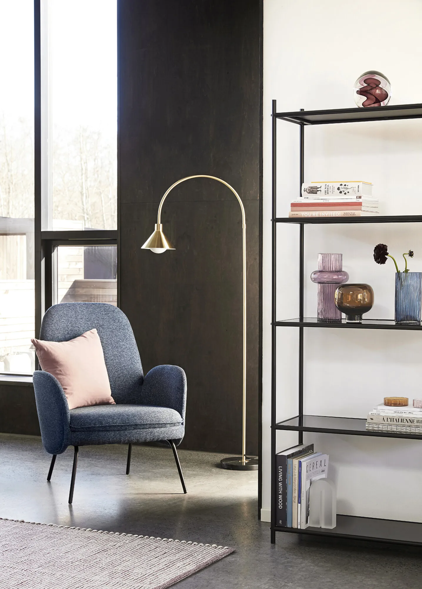 Pipe - Gulvlampe i Sort Messing, produktbillede 2 af 2, Gulvlamper hos HomeNordic