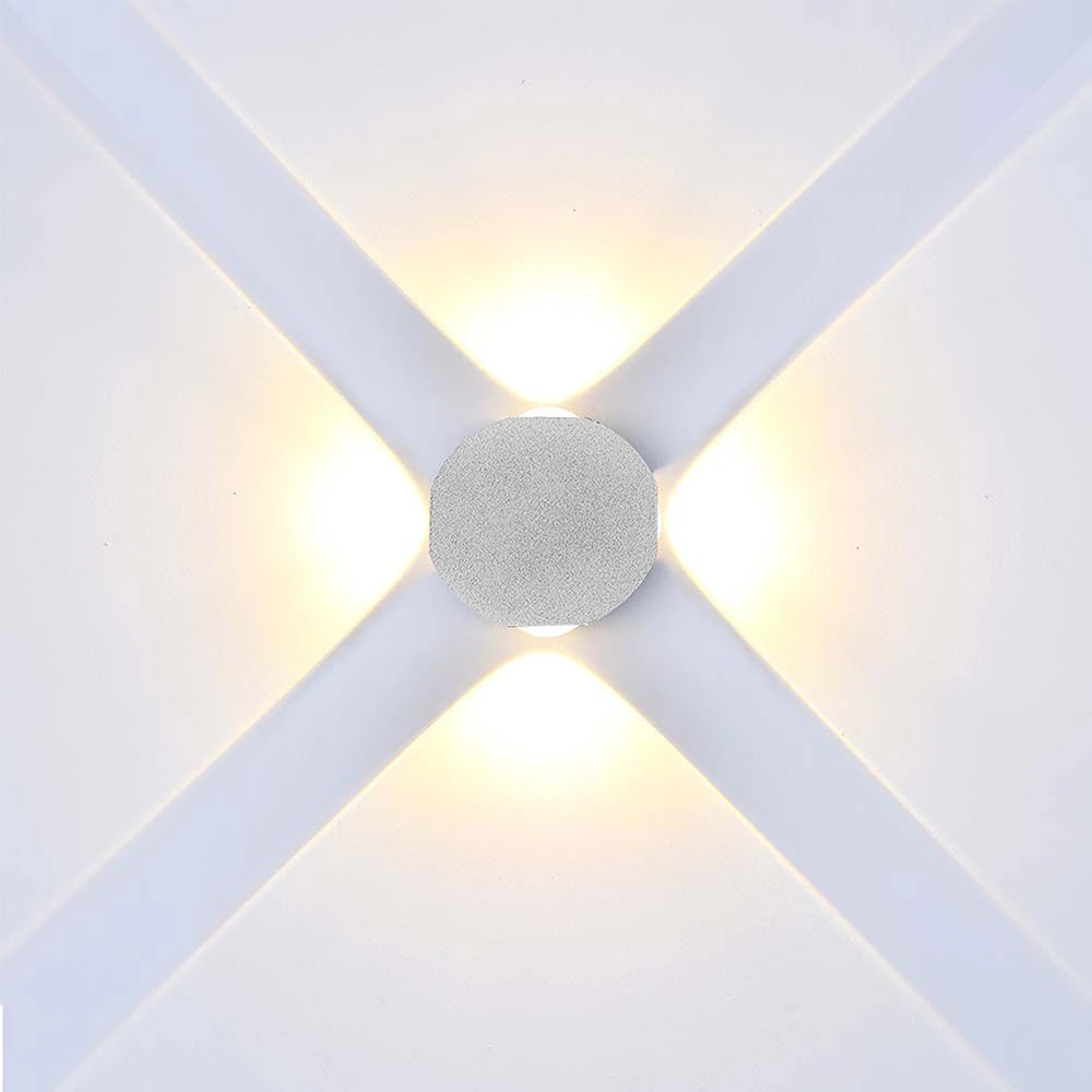 4W rund LED væglampe med 4 lysstråler, Væglamper hos HomeNordic