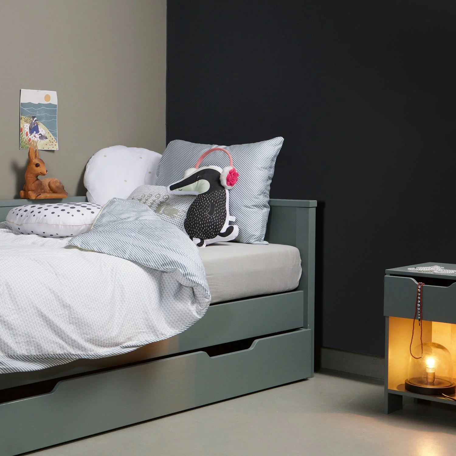 WOOOD - Nikki Sofaseng Fyrretræ Jade Green FSC 73x208x100 cm, produktbillede 2 af 5, Senge hos HomeNordic