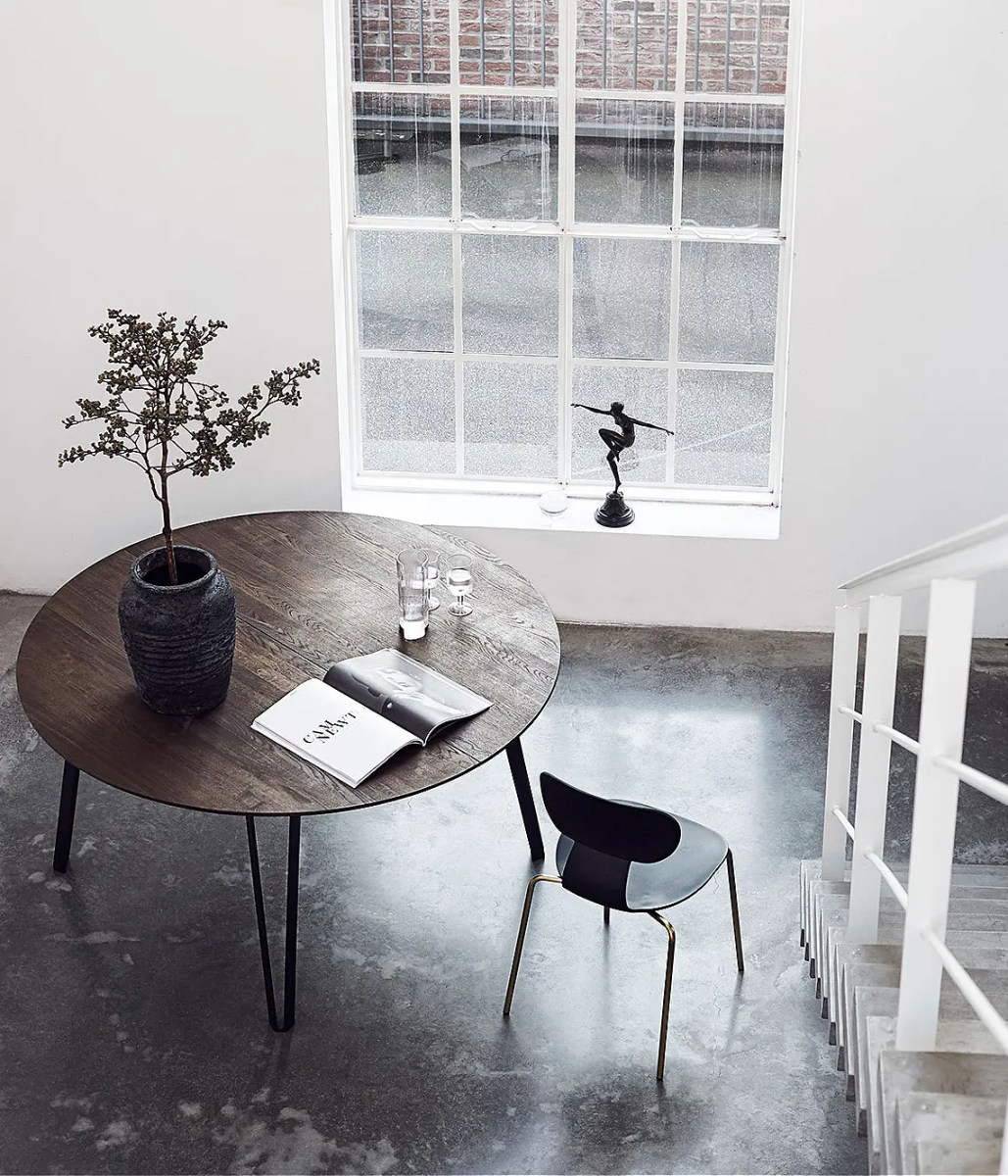 MUUBS SPACE SPISEBORD RØGET EG, produktbillede 3 af 4, Spiseborde hos HomeNordic