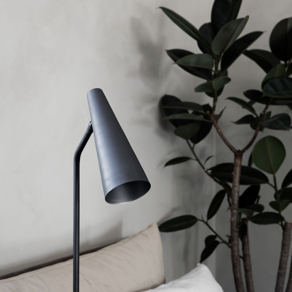 HOUSE DOCTOR GULVLAMPE PRECISE MAT SORT, produktbillede 2 af 4, Gulvlamper hos HomeNordic