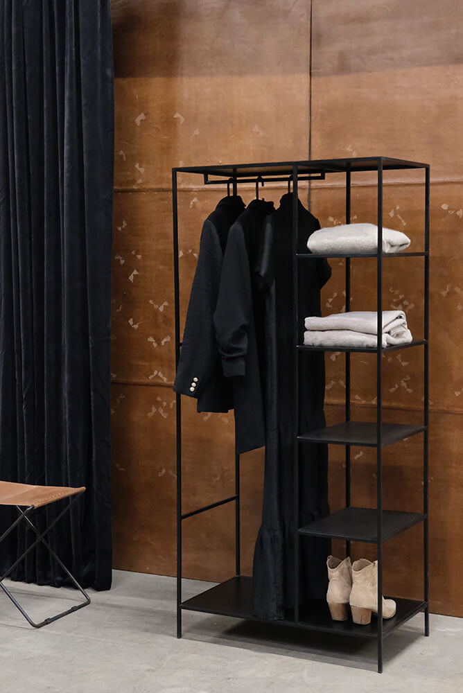 TRADEMARK LIVING GALLAGHER TØJSTATIV, produktbillede 2 af 3, Spejle hos HomeNordic