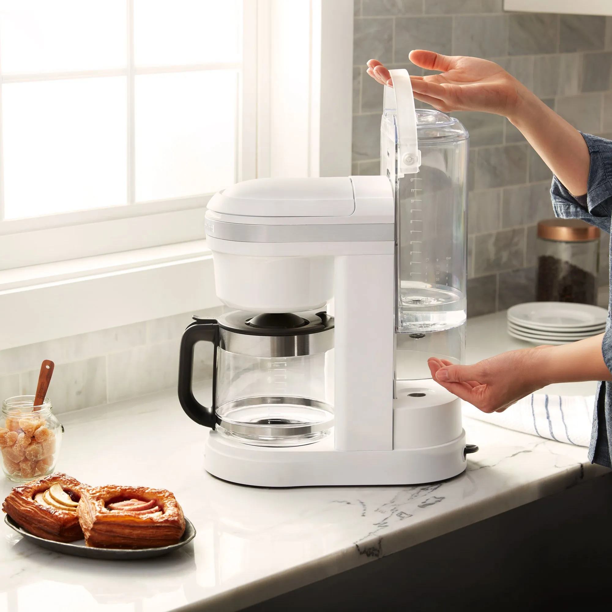 Classic 5KCM1208EWH kaffemaskine, Hvid, produktbillede 4 af 5, Kaffemaskiner hos HomeNordic