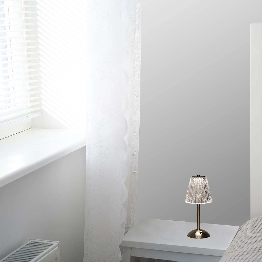 2,4W genopladelig LED bordlampe, Bordlamper hos HomeNordic