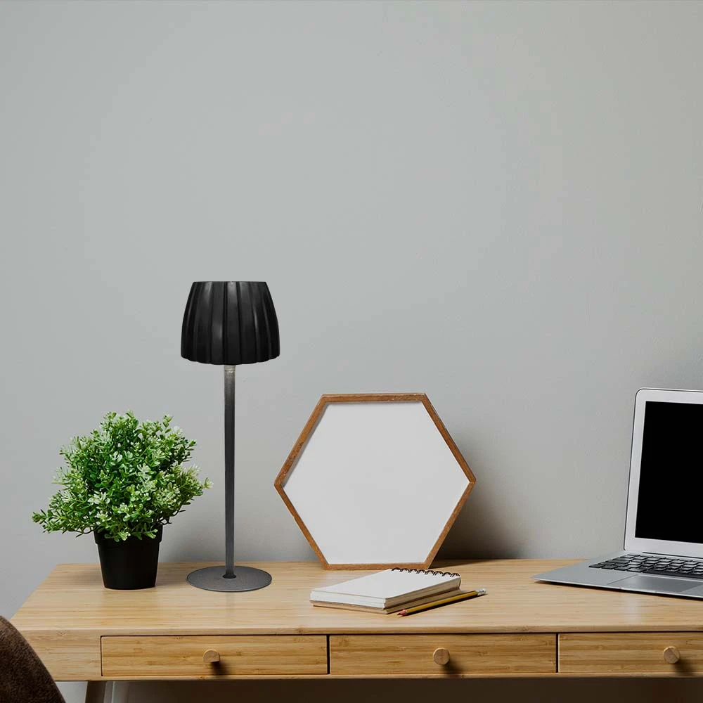 2,7W LED bordlampe, sort, Bordlamper hos HomeNordic