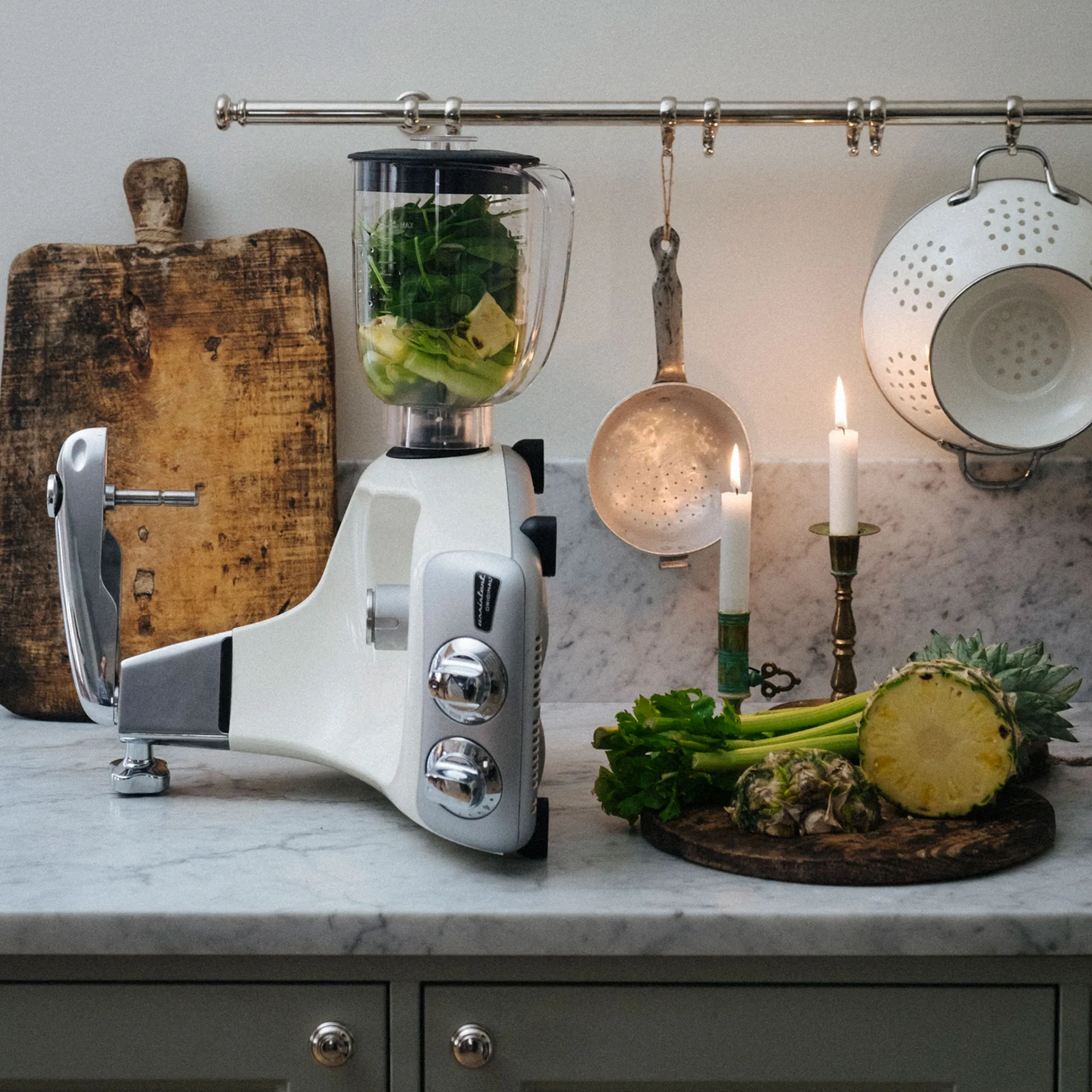 Assistent AKM6230 + mixerkande & citruspresser, mineral white, produktbillede 5 af 6, Røremaskiner hos HomeNordic