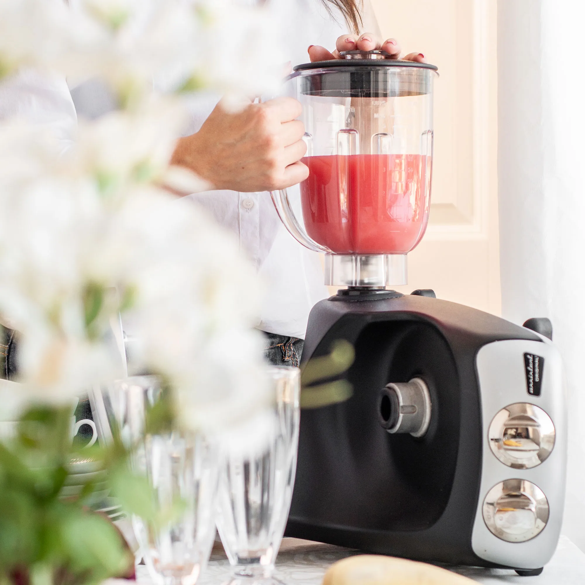 Assistent AKM6230 + mixerkande og citruspresser, black chrome, produktbillede 3 af 24, Røremaskiner hos HomeNordic