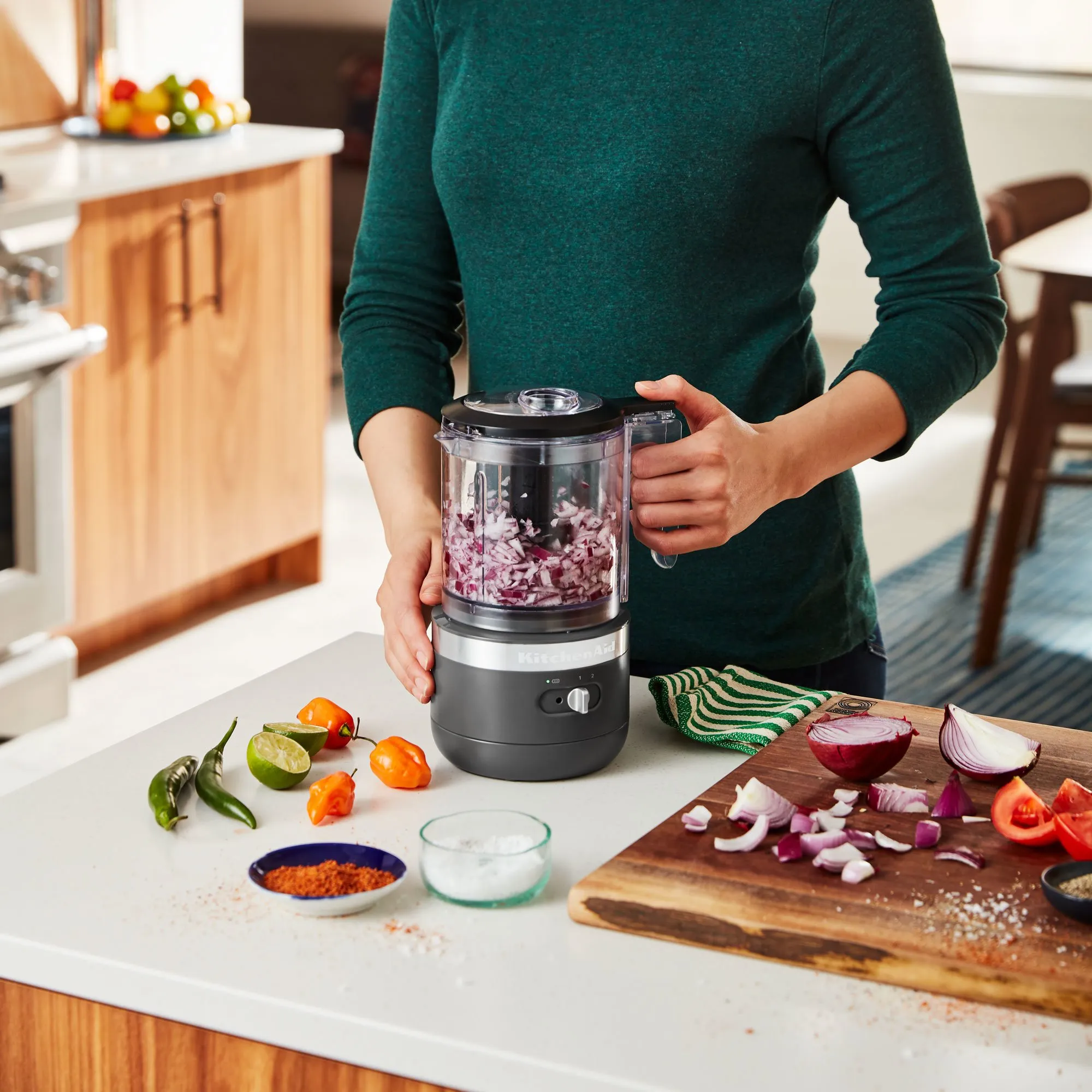5KFCB519EDG Ledningsfri mini foodprocessor, grå, produktbillede 5 af 6, Foodprocessorer hos HomeNordic