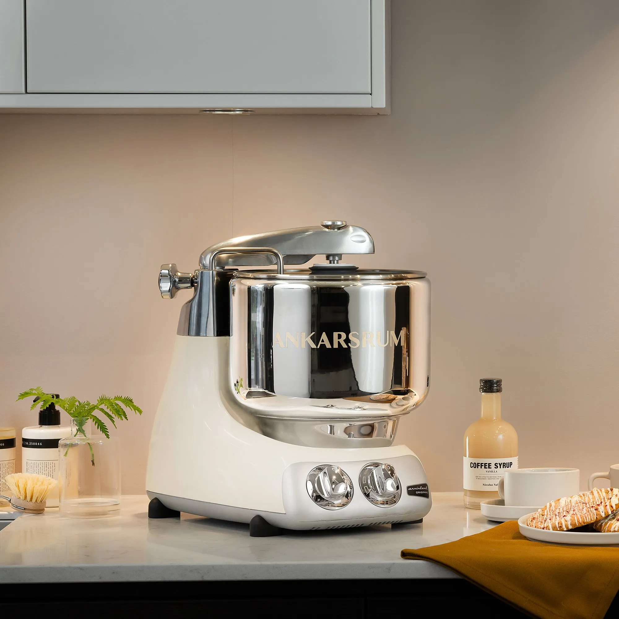 AKM 6230 Køkkenmaskine + Deluxe pakke, Lys Creme, produktbillede 5 af 5, Røremaskiner hos HomeNordic